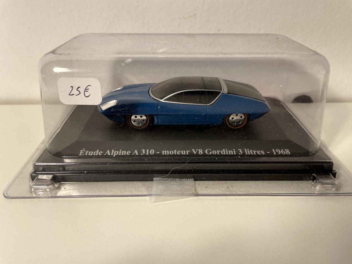Renault Alpine A310 blu del 1968 - motore V8 Gordini 3 litri (studio)