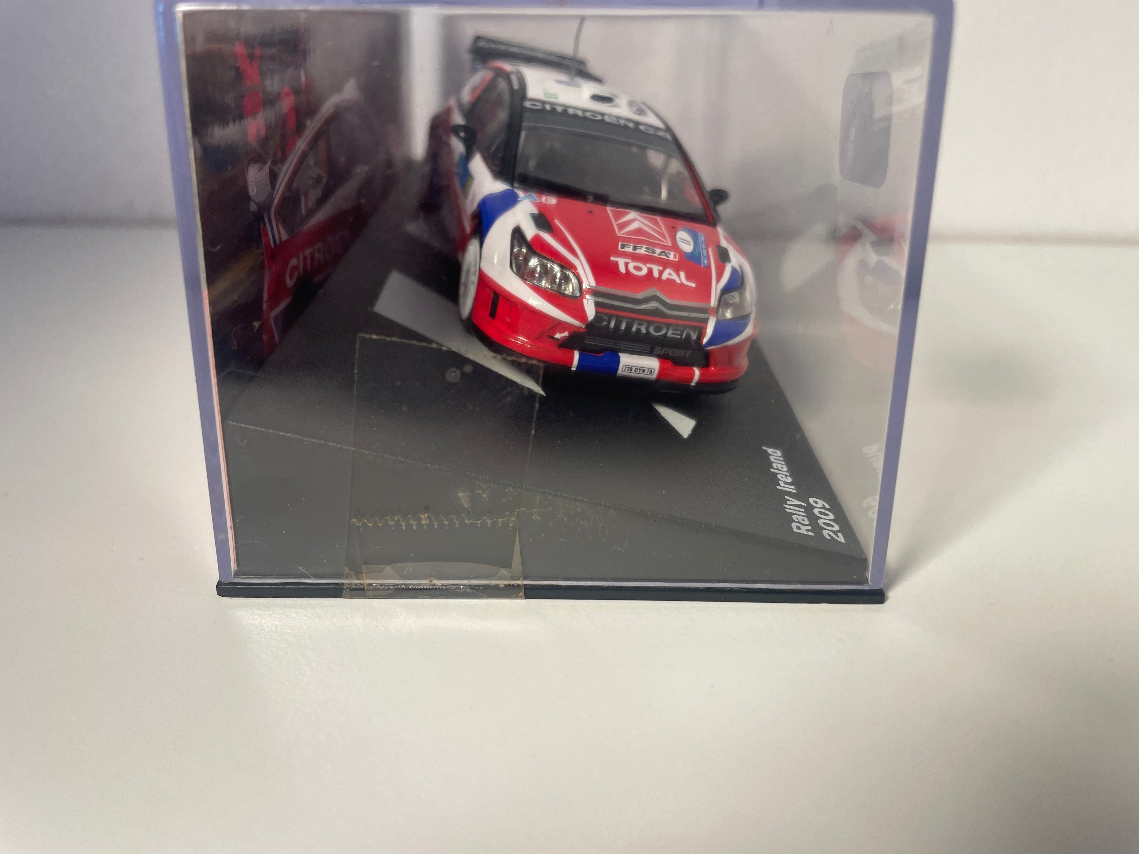 Citroën C4 WRC blanche et rouge numéro 11 - rallye d'Irlande de 2009