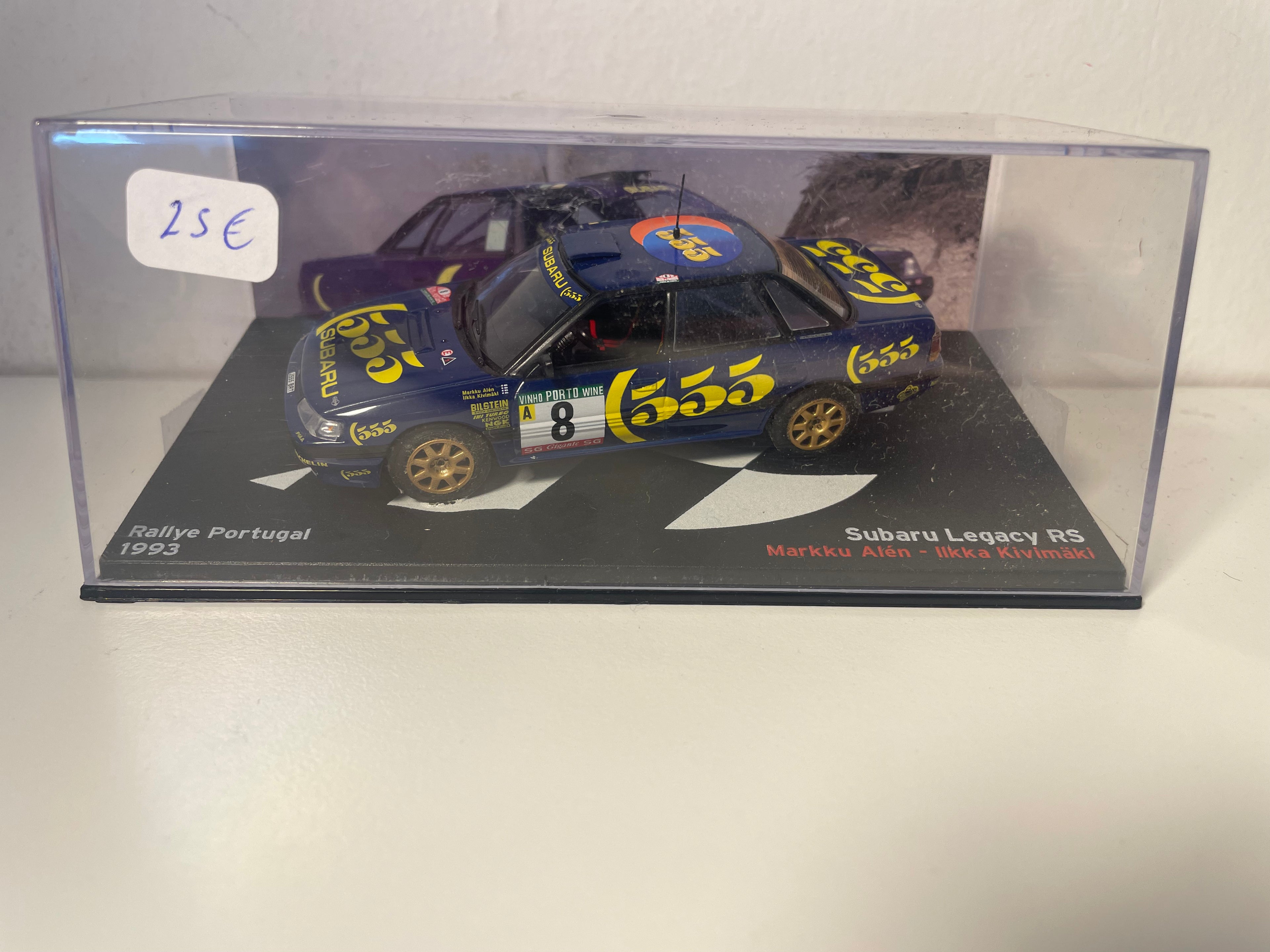 Subaru Legacy RS bleue numéro 8 - rallye du Portugal de 1993