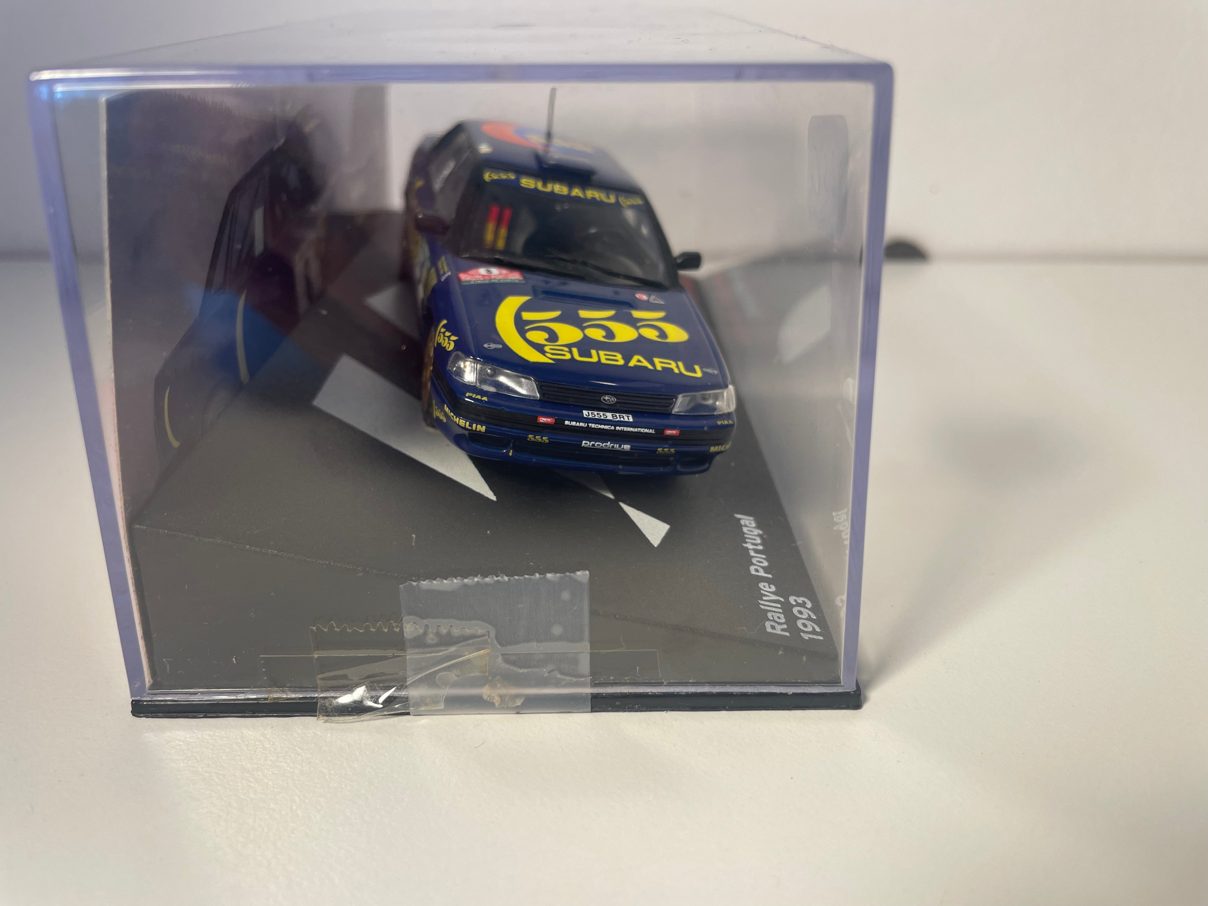 Subaru Legacy RS bleue numéro 8 - rallye du Portugal de 1993