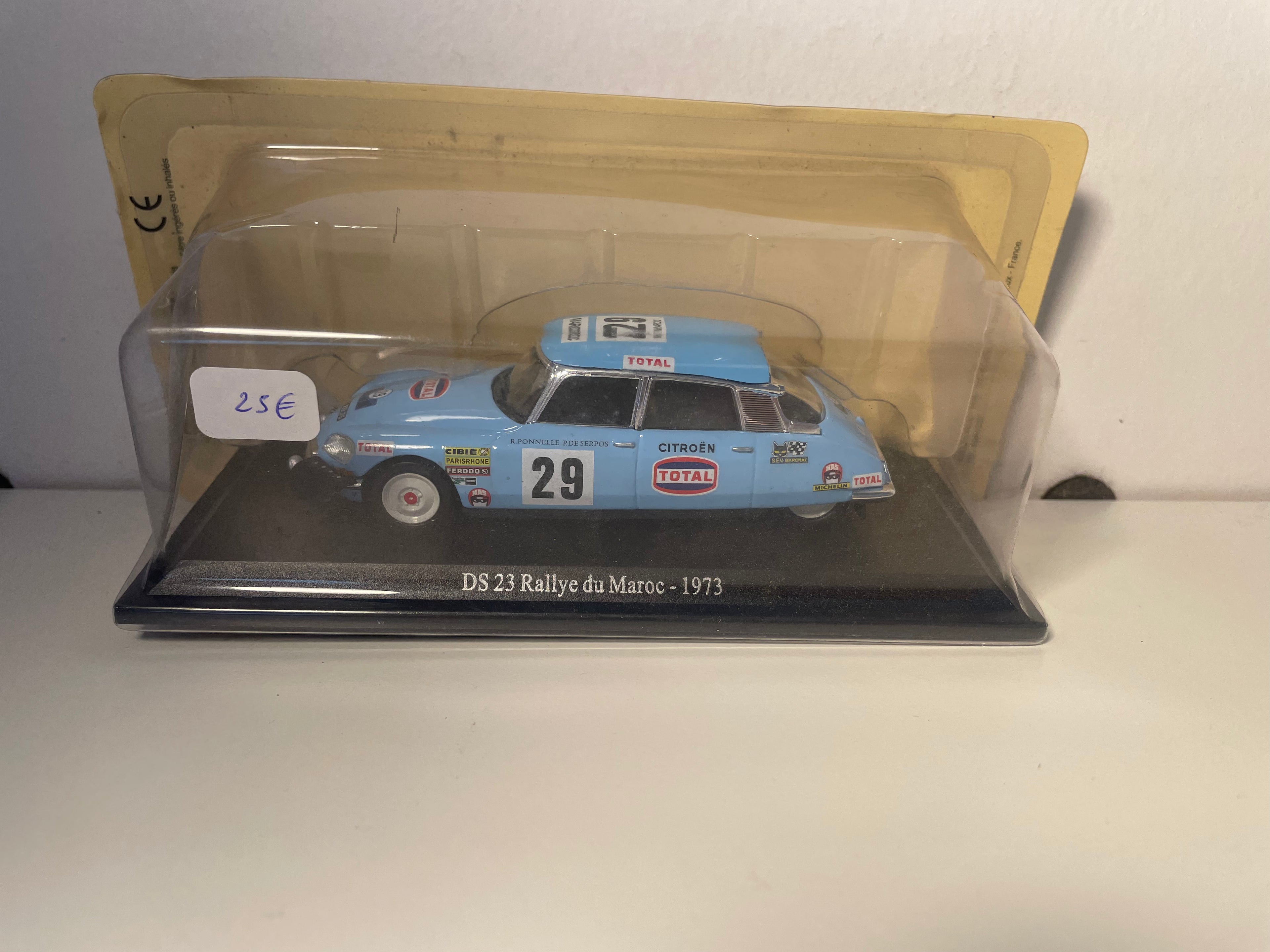 Citroën DS 23 bleue claire numéro 29 - rallye du Maroc de 1973