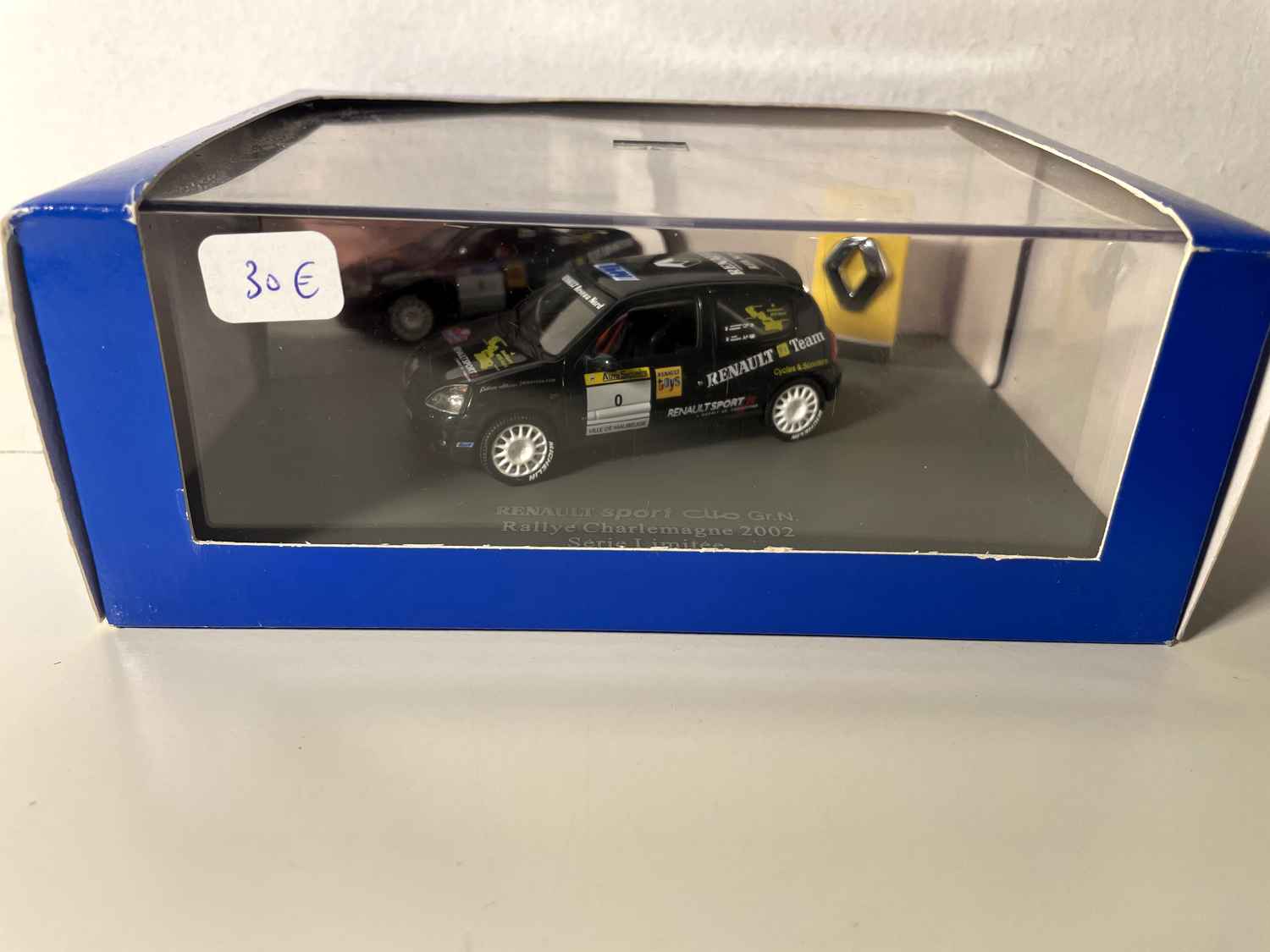 Renault Sport Clio Gr.N. dunkelgrün Rallye Charlemagne von 2002 (Rechteckiges Box-Set) - Universal Hobbies