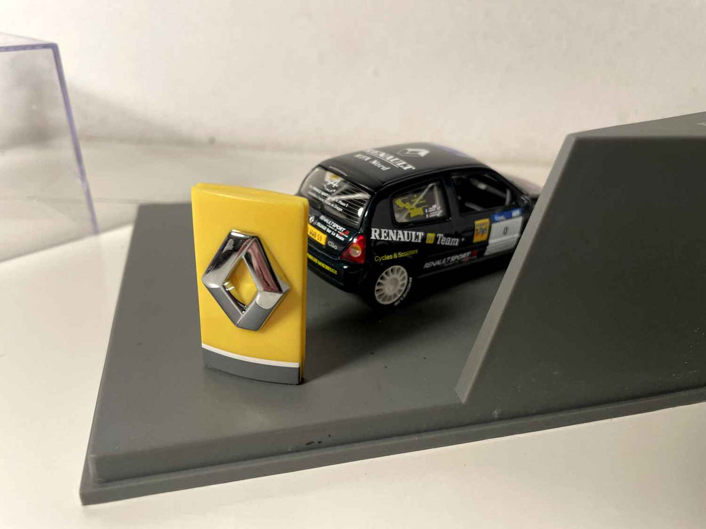 Renault Sport Clio Gr.N. dunkelgrün Rallye Charlemagne von 2002 (Rechteckiges Box-Set) - Universal Hobbies