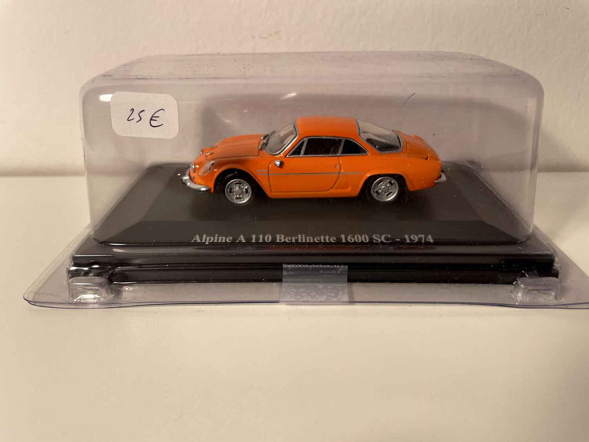 Renault Alpine A110 Berlinette 1600 SC orange vu 1974 (an der Verpackung)