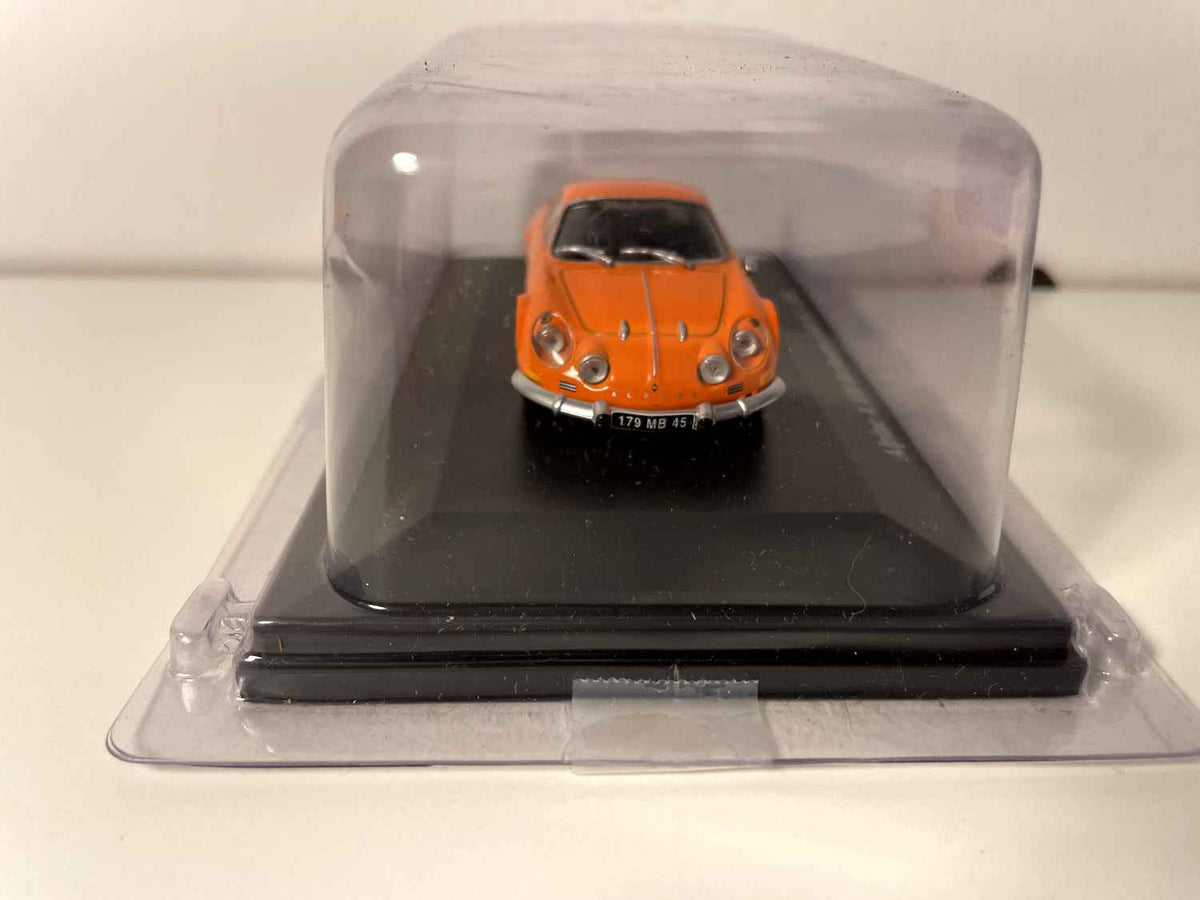 Renault Alpine A110 Berlinette 1600 SC orange vu 1974 (an der Verpackung)