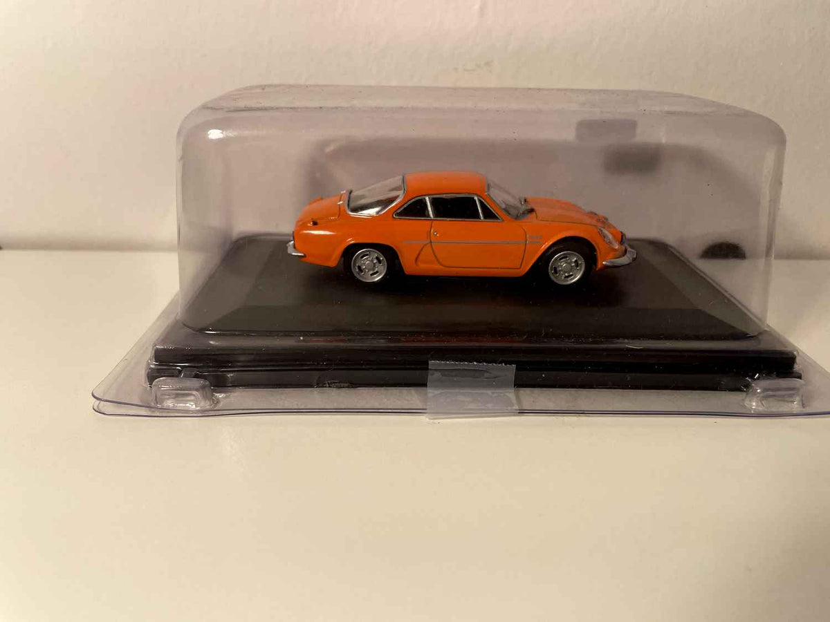 Renault Alpine A110 Berlinette 1600 SC orange vu 1974 (an der Verpackung)