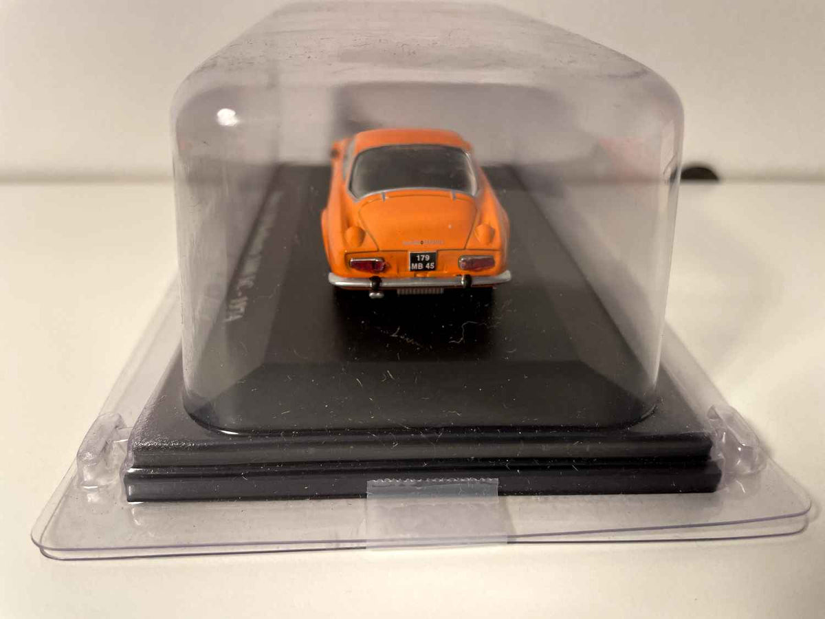 Renault Alpine A110 Berlinette 1600 SC orange vu 1974 (an der Verpackung)