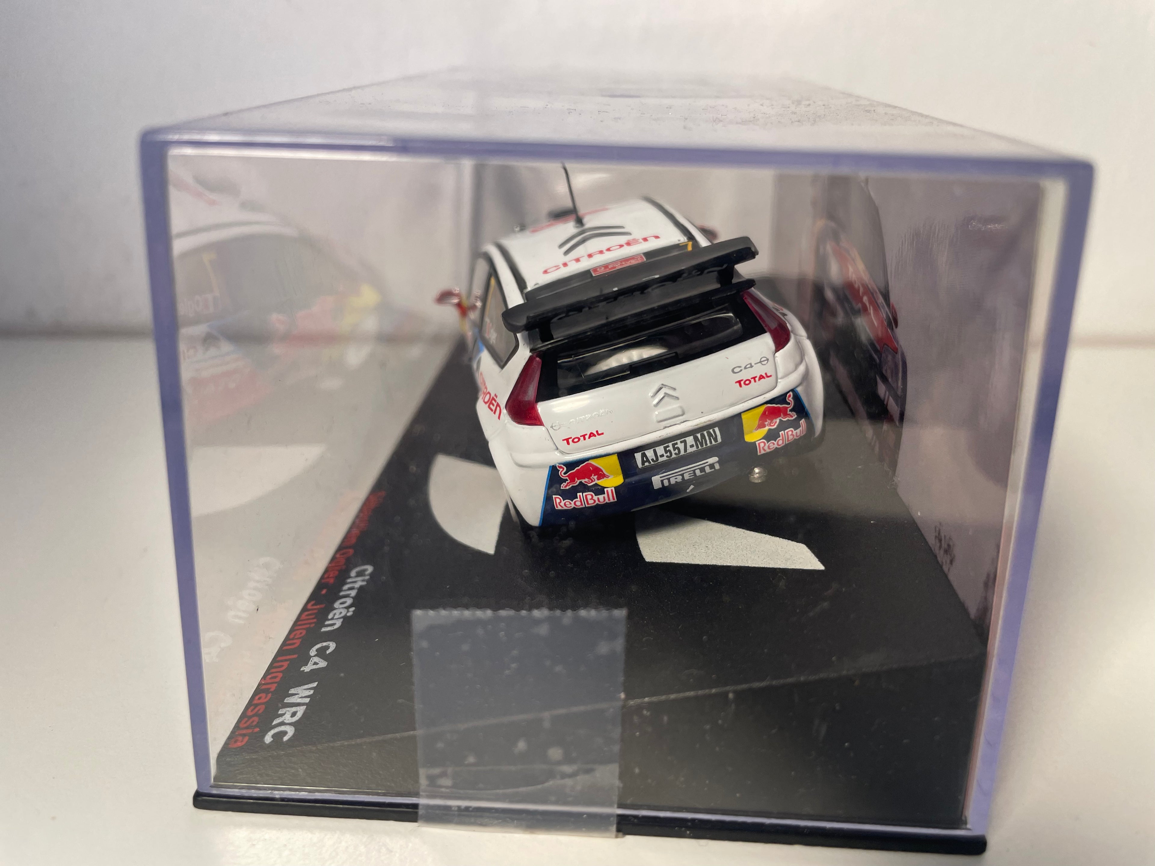 Citroën C4 WRC blanche, bleue, rouge et jaune numéro 7 - rallye du Portugal de 2010