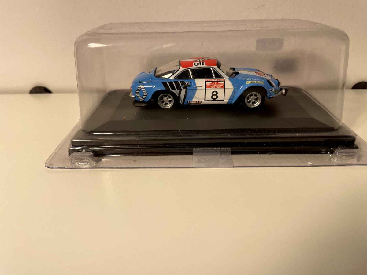 Renault alpine A110 blo, wäiss a rout Nummer 8 - San-Rémo Rallye 1973 (an Blister)