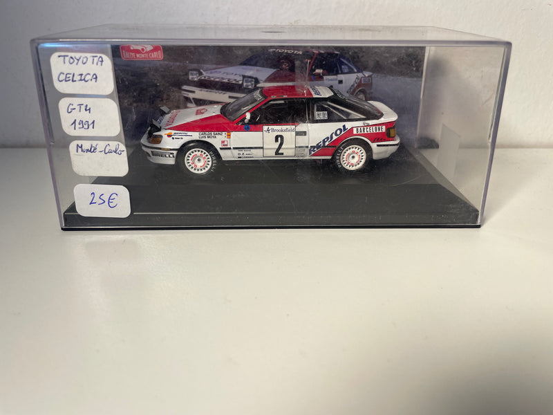 Toyota Célica GT4 blanche et rouge numéro 2 - rallye de Monté-Carlo de 1991 (voiture rajoutée sur un socle)