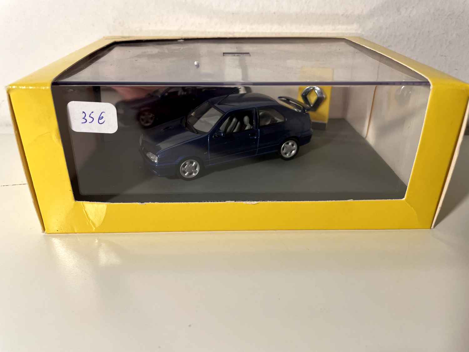 Renault 19 16S ciemnoniebieska (opakowanie prostokątne) - Universal Hobbies