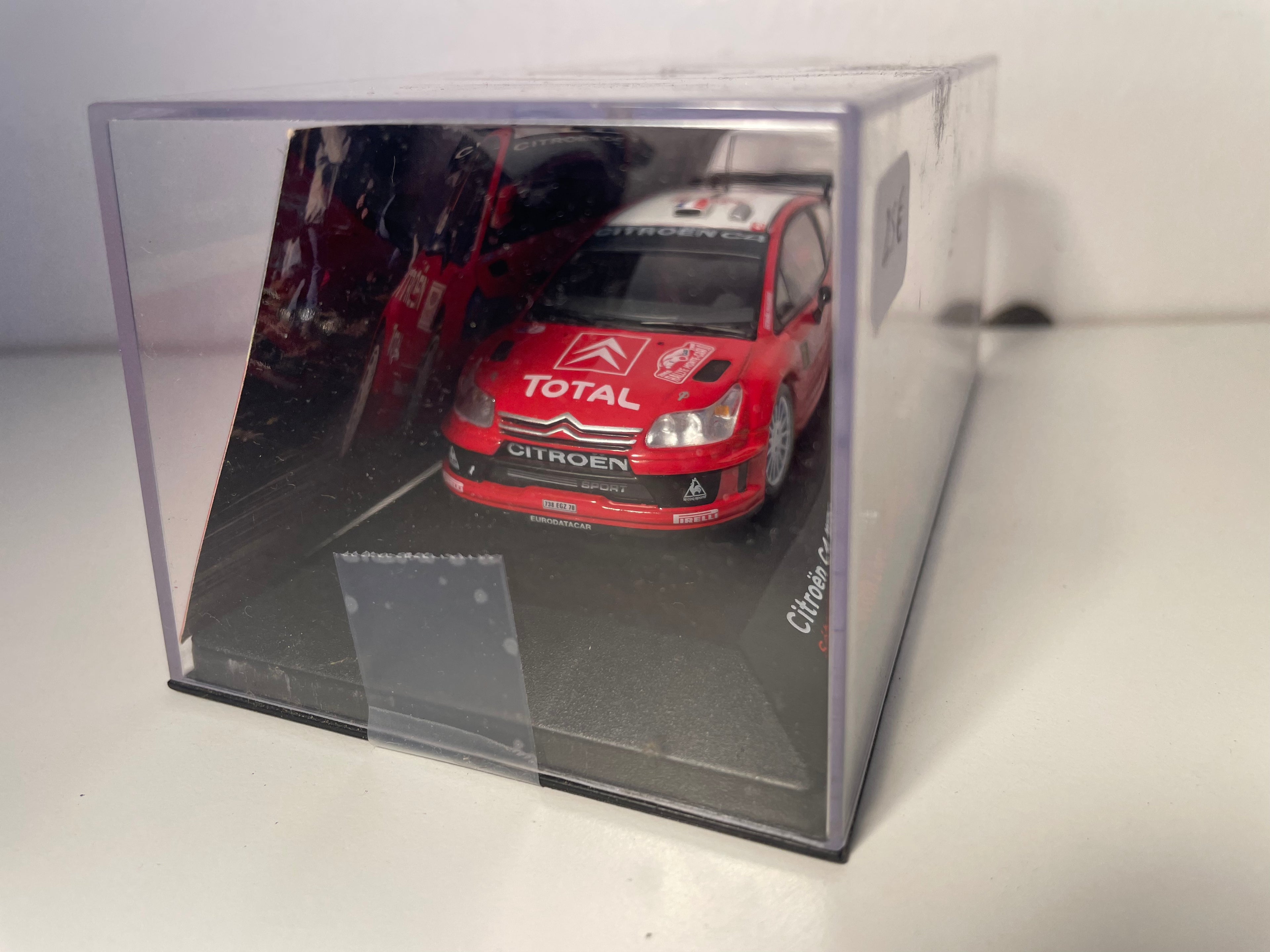 Citroën C4 WRC rouge et blanche numéro 1 - rallye de Monté-Carlo 2008