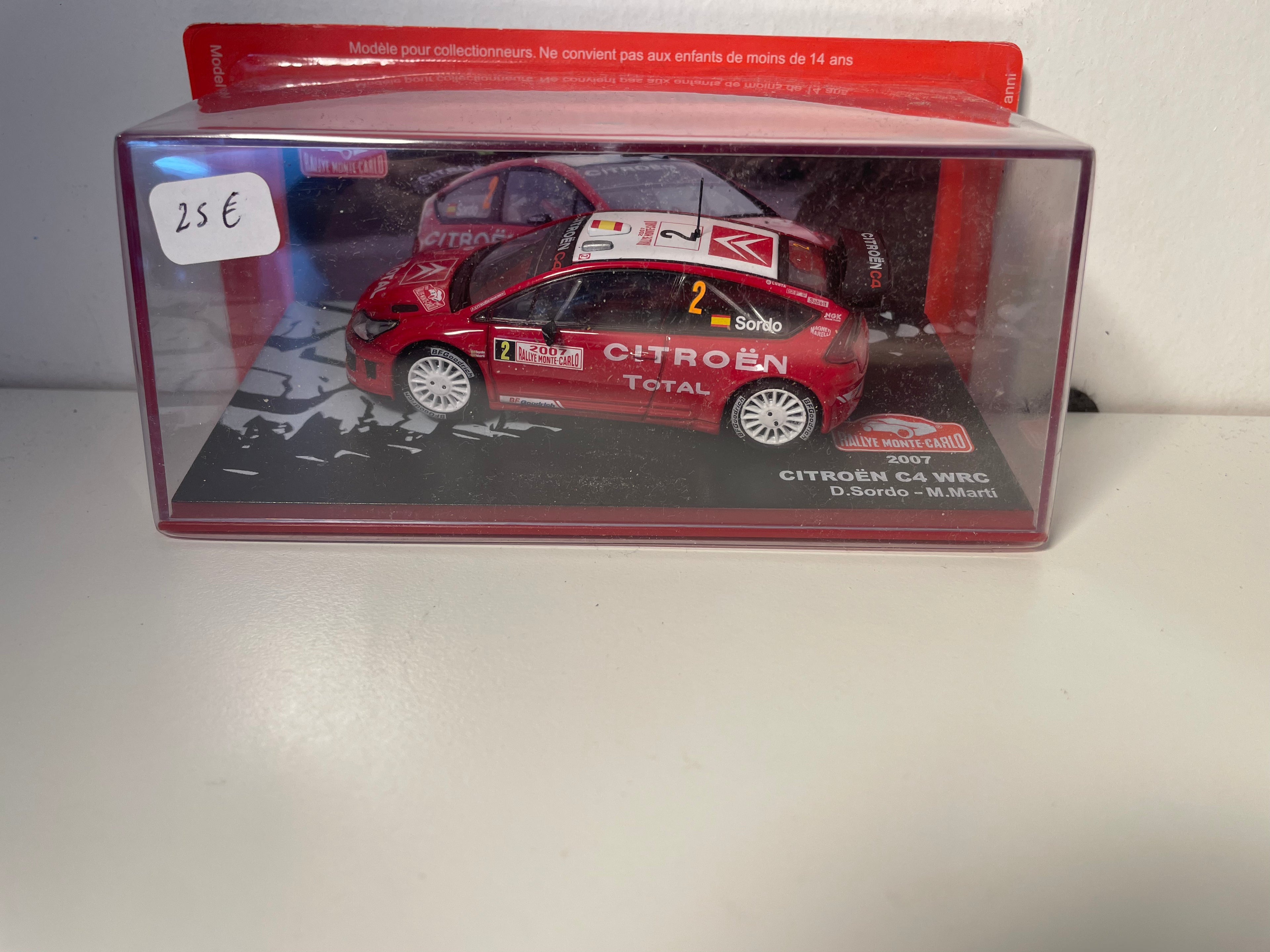 Citroën C4 WRC rouge et blanche numéro 2 - rallye de Monté-Carlo de 2007