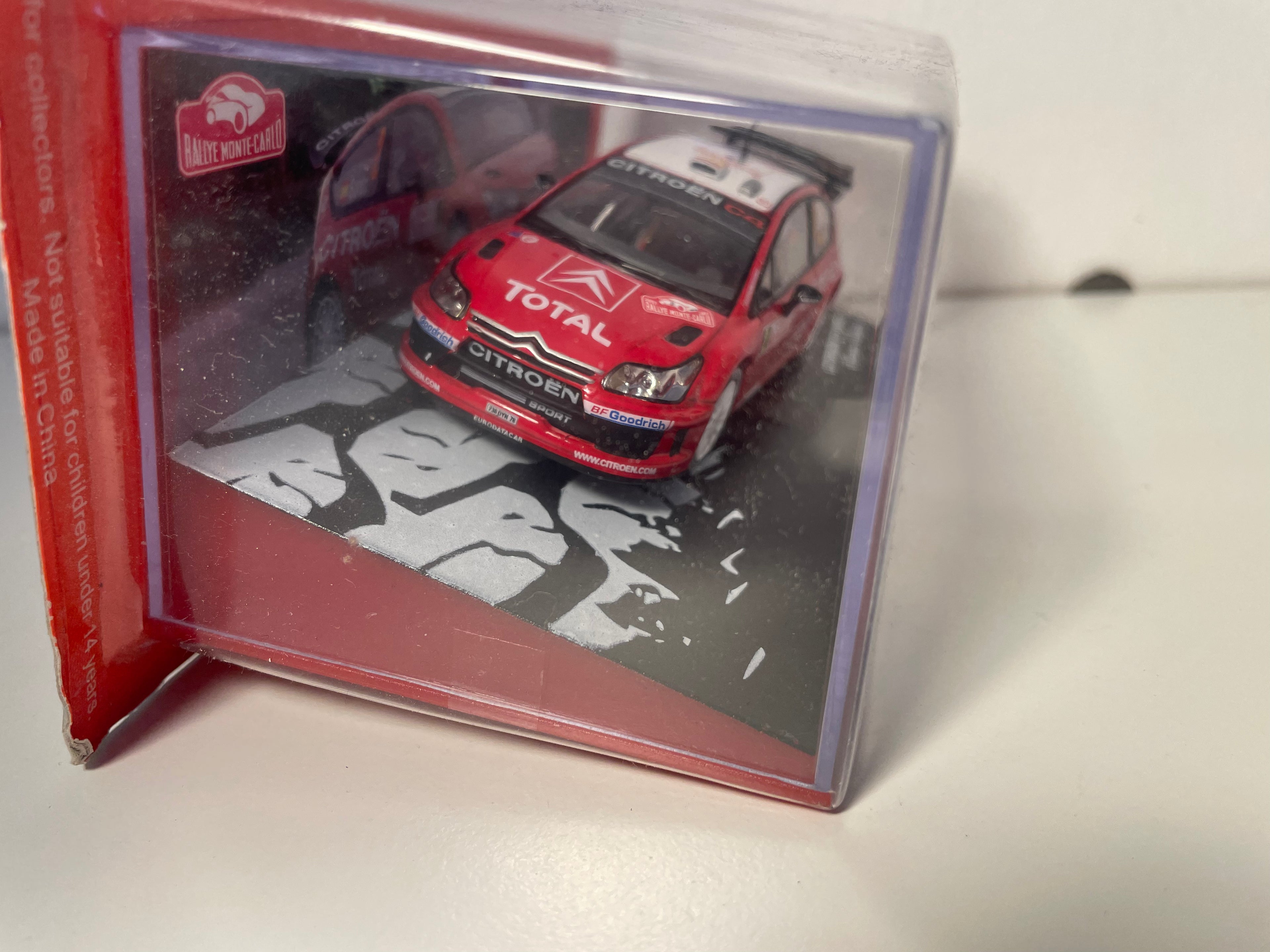Citroën C4 WRC rouge et blanche numéro 2 - rallye de Monté-Carlo de 2007