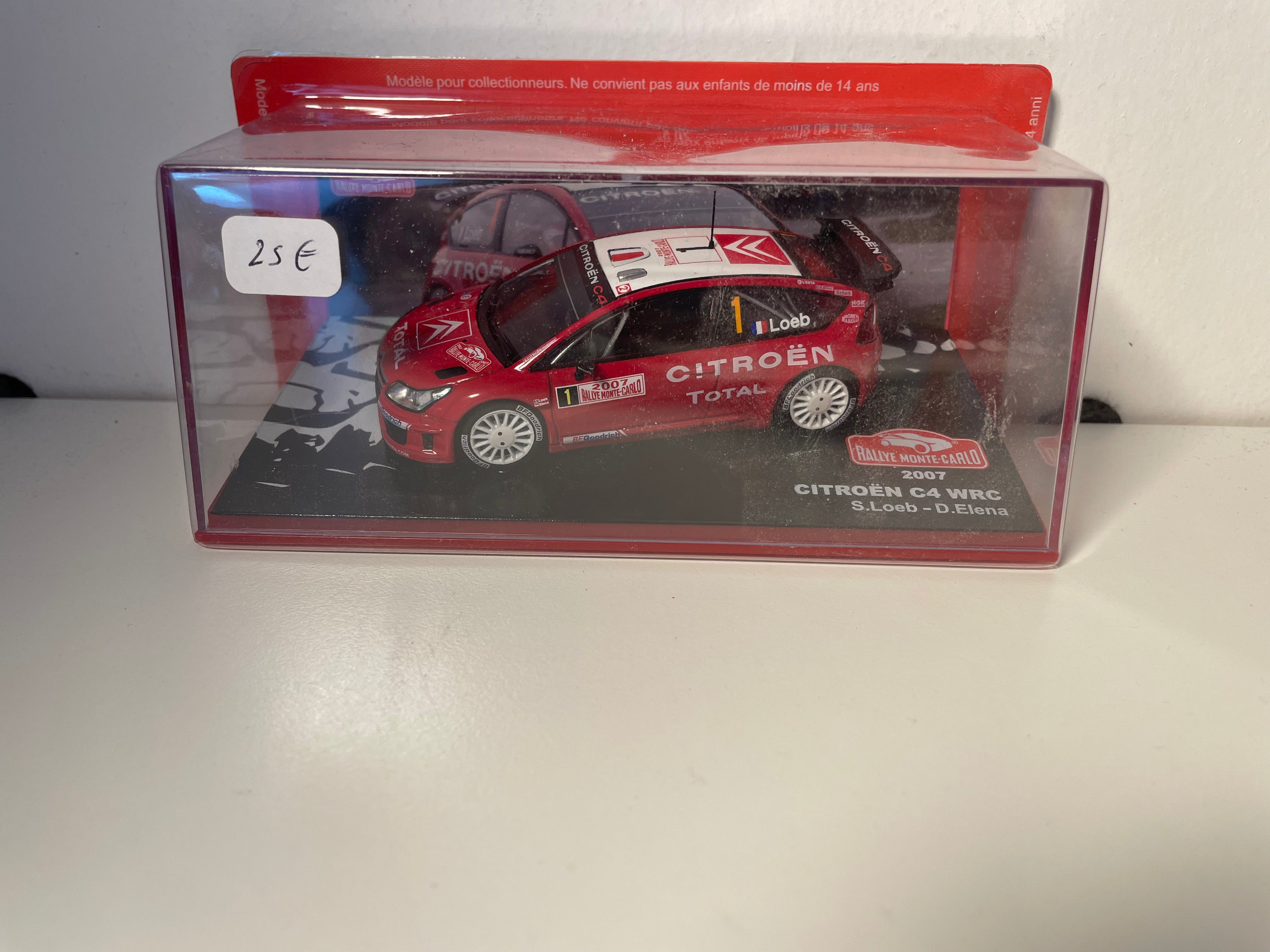 Citroën C4 WRC rouge et blanche numéro 1 - rallye de Monté-Carlo de 2007