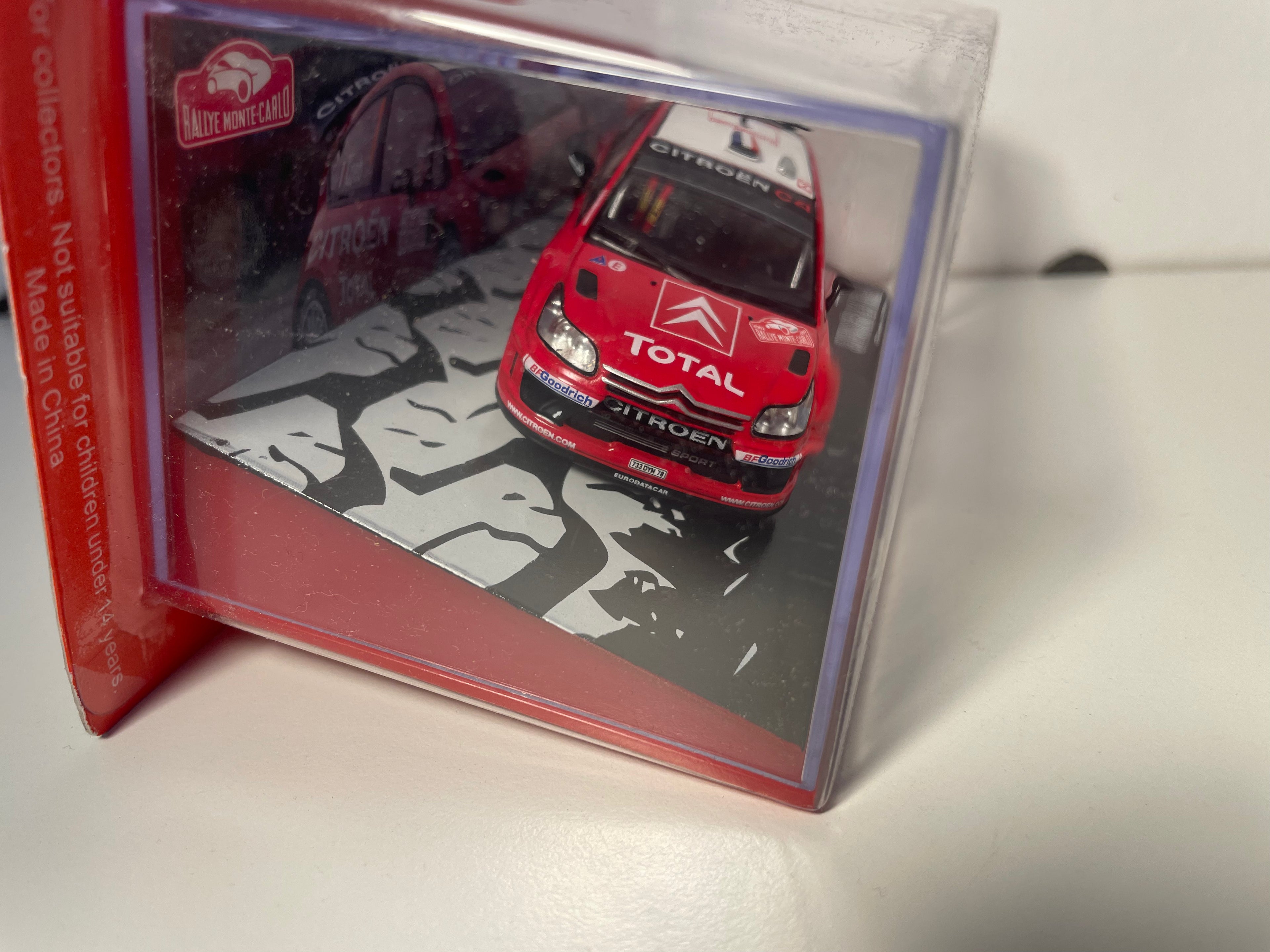 Citroën C4 WRC rouge et blanche numéro 1 - rallye de Monté-Carlo de 2007