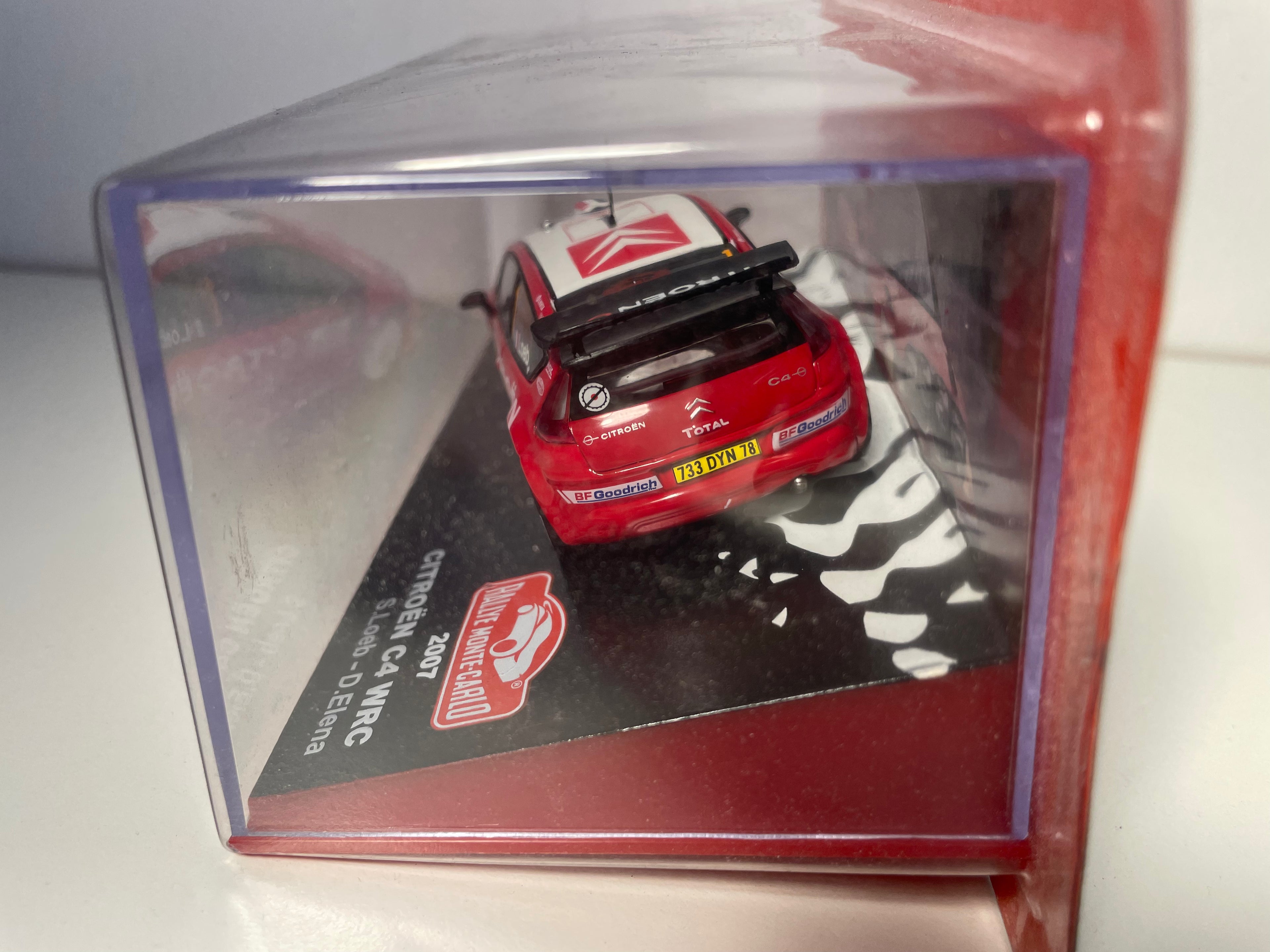 Citroën C4 WRC rouge et blanche numéro 1 - rallye de Monté-Carlo de 2007