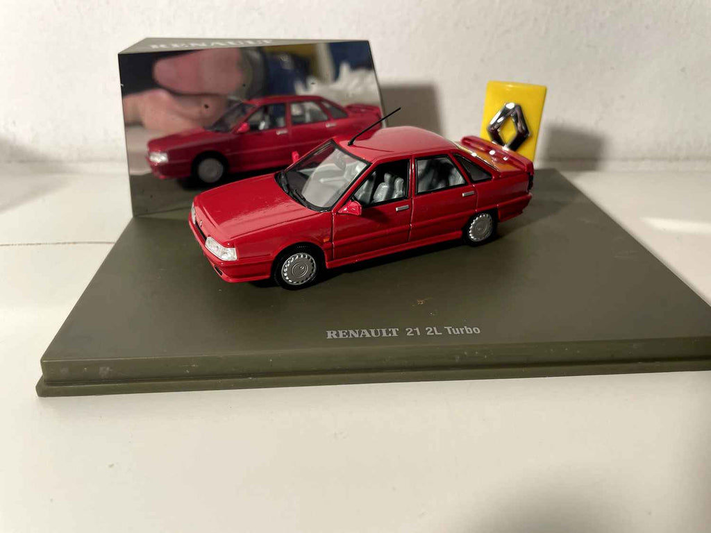 Renault 21 2L Turbo rouge (coffret boite rectangle) - Universal Hobbies