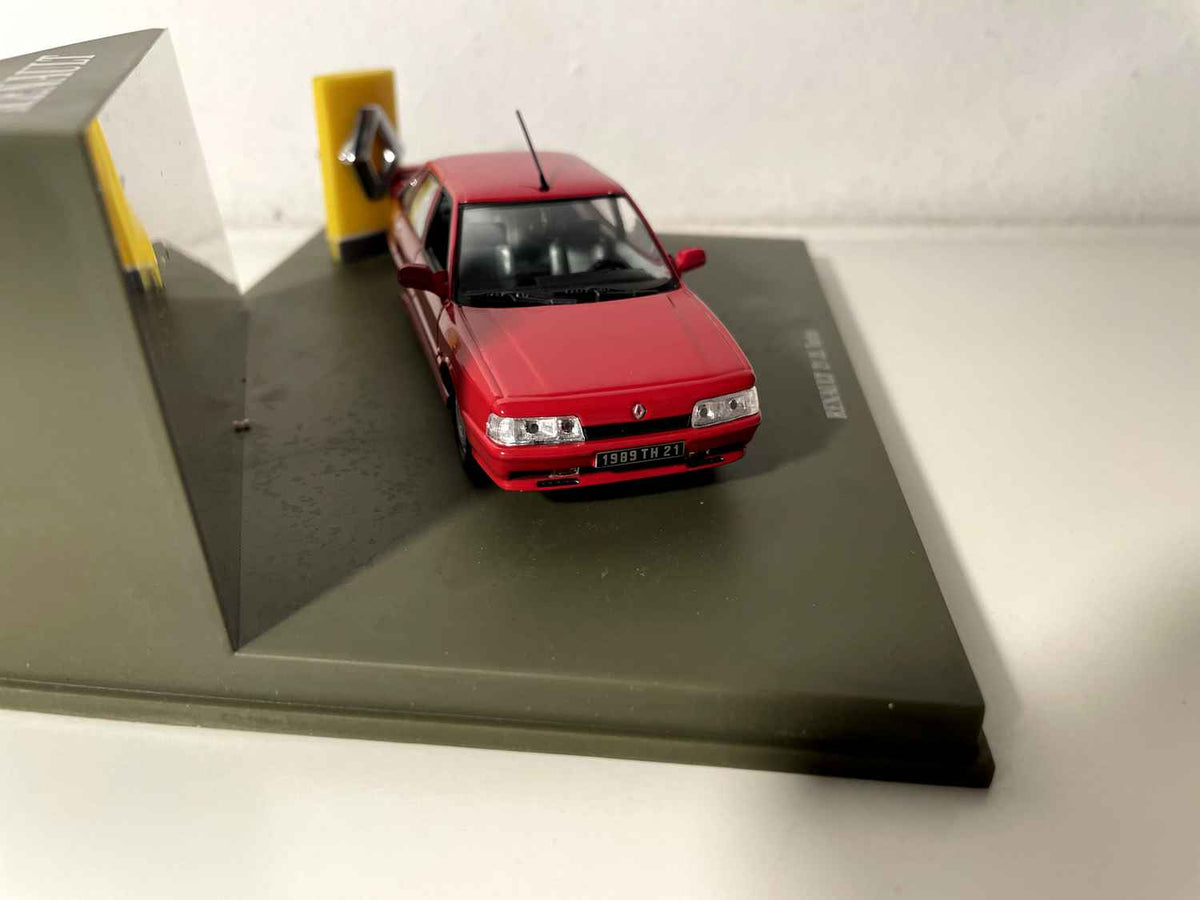 Renault 21 2L Turbo rouge (coffret boite rectangle) - Universal Hobbies