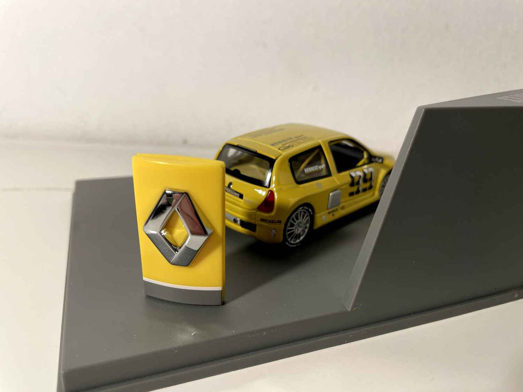 Renault Sport Clio Trophy jaune numéro 99 version: présentation (coffret boite rectangle) - Universal Hobbies