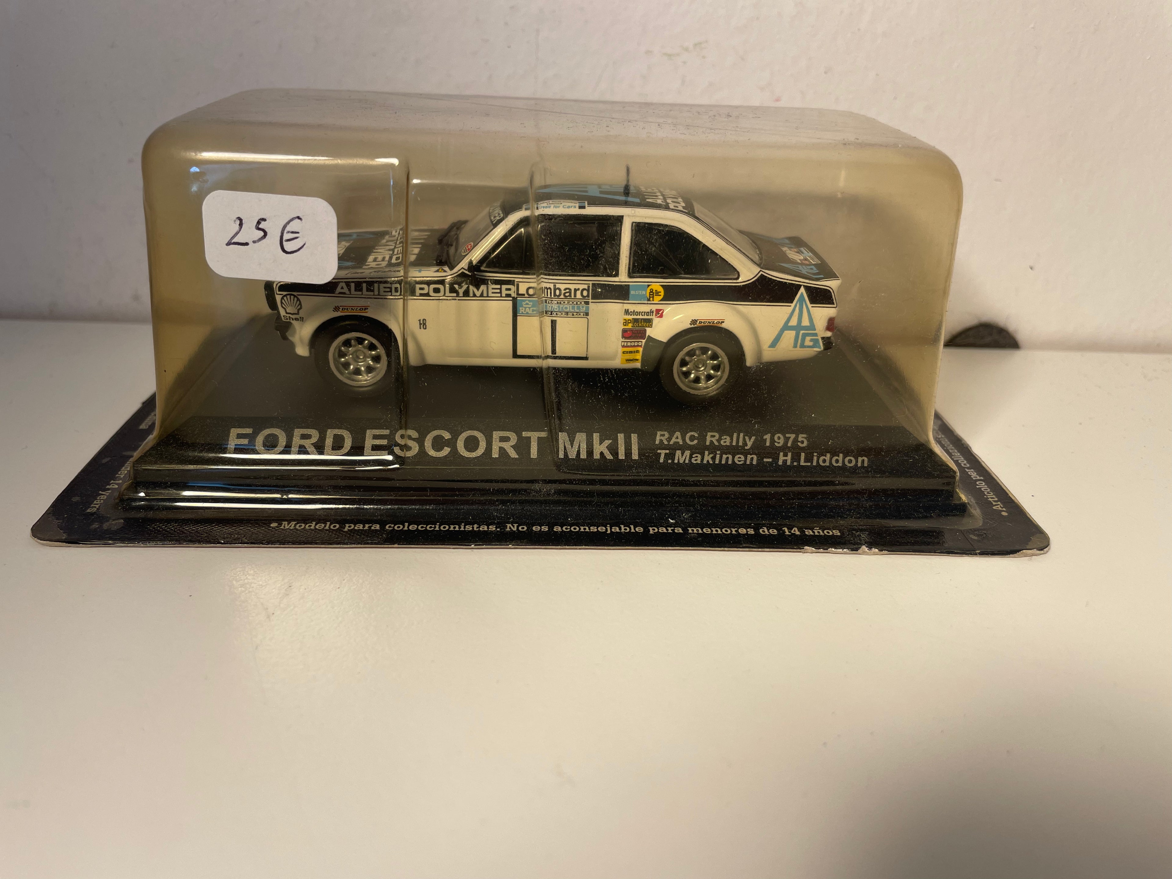 Ford Escort Mk2 noire et blanche numéro 1 - RAC Rally (Grande-Bretagne) de 1975 (blister)
