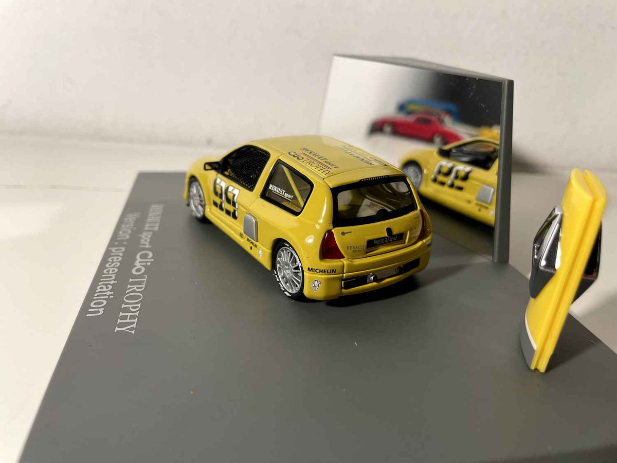 Renault Sport Clio Trophy jaune numéro 99 version: présentation (coffret boite rectangle) - Universal Hobbies