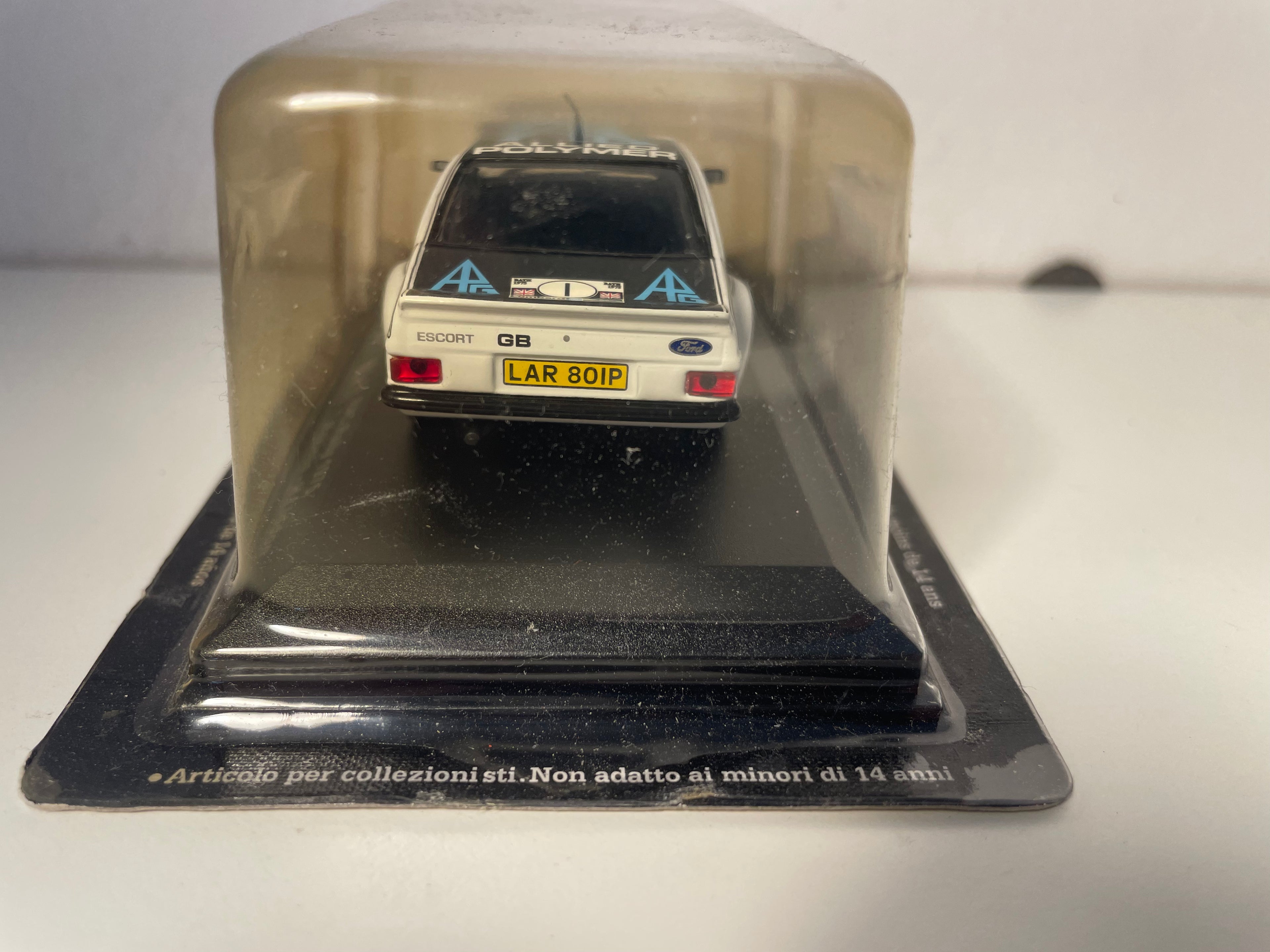 Ford Escort Mk2 noire et blanche numéro 1 - RAC Rally (Grande-Bretagne) de 1975 (blister)