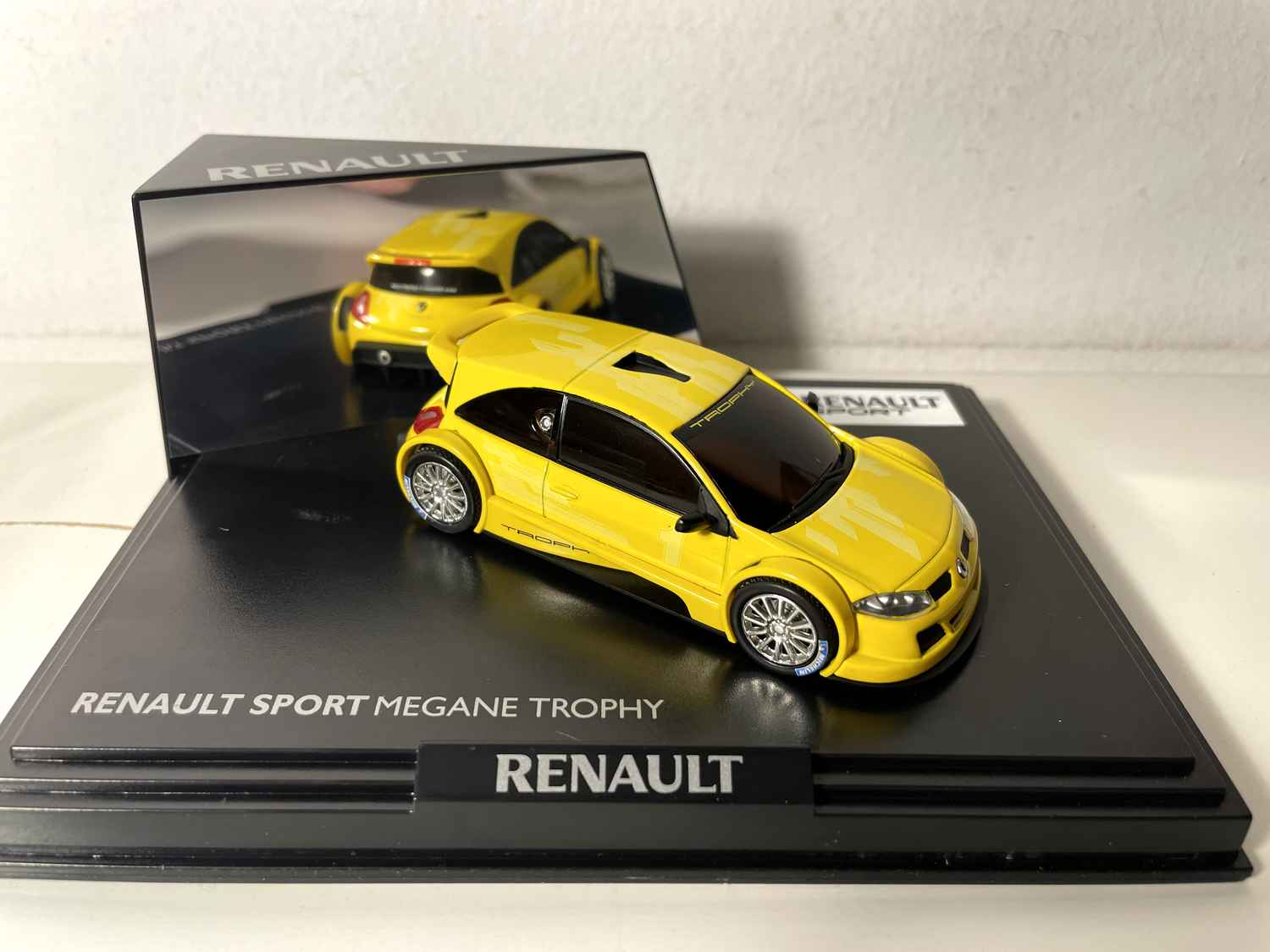 Renault Sport Mégane Trophy Geel (rechthoekige doos) - NOREV