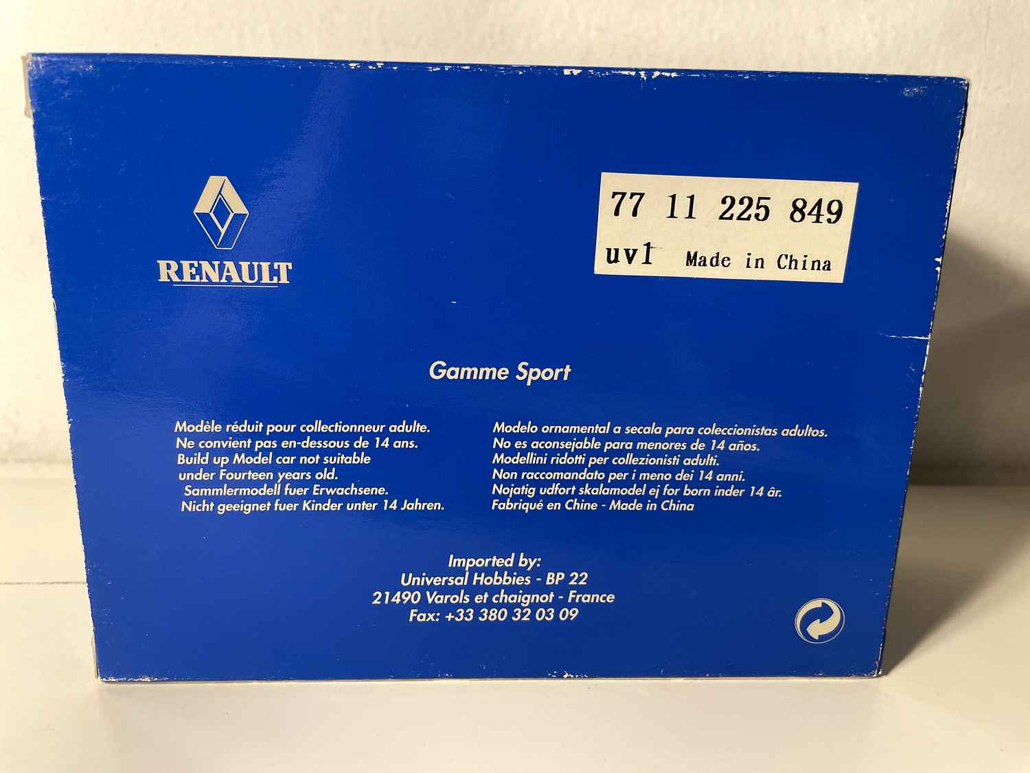 Renault Sport Clio V6 II - Trophy 2003 żółto-czarna numer 4 "COLBER" (pudełko prostokątne) - Universal Hobbies