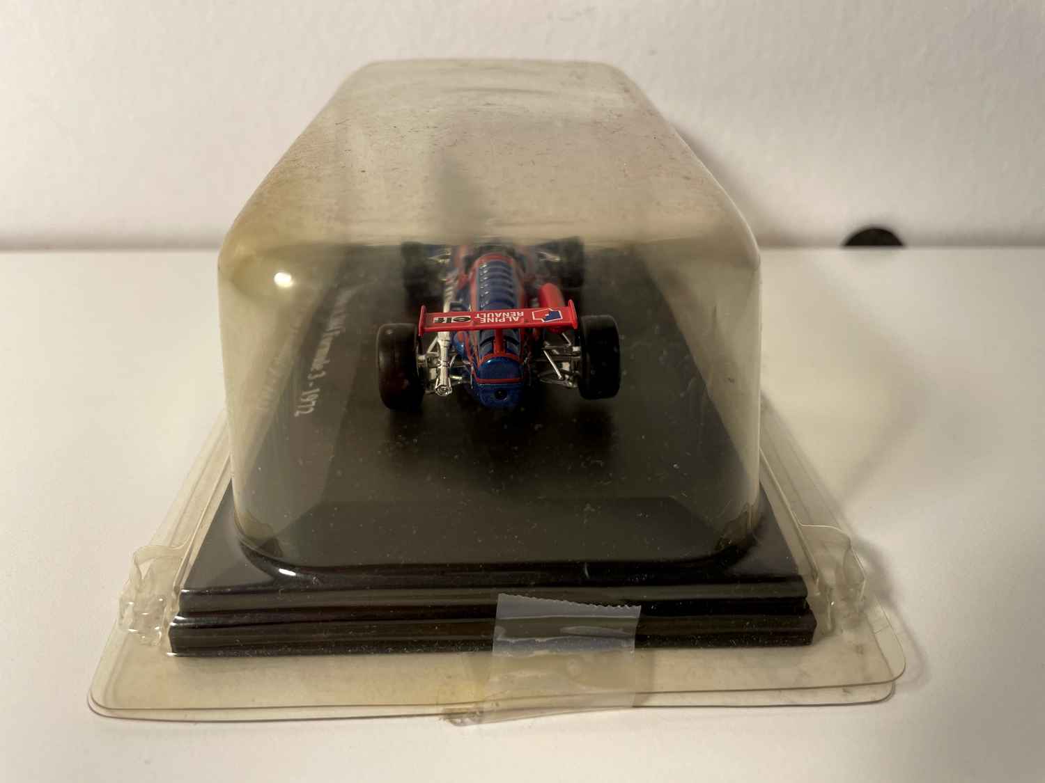 Renault Alpine A364 Formule 3 bleue et rouge foncée numéro 17 de 1972 (sous blister)