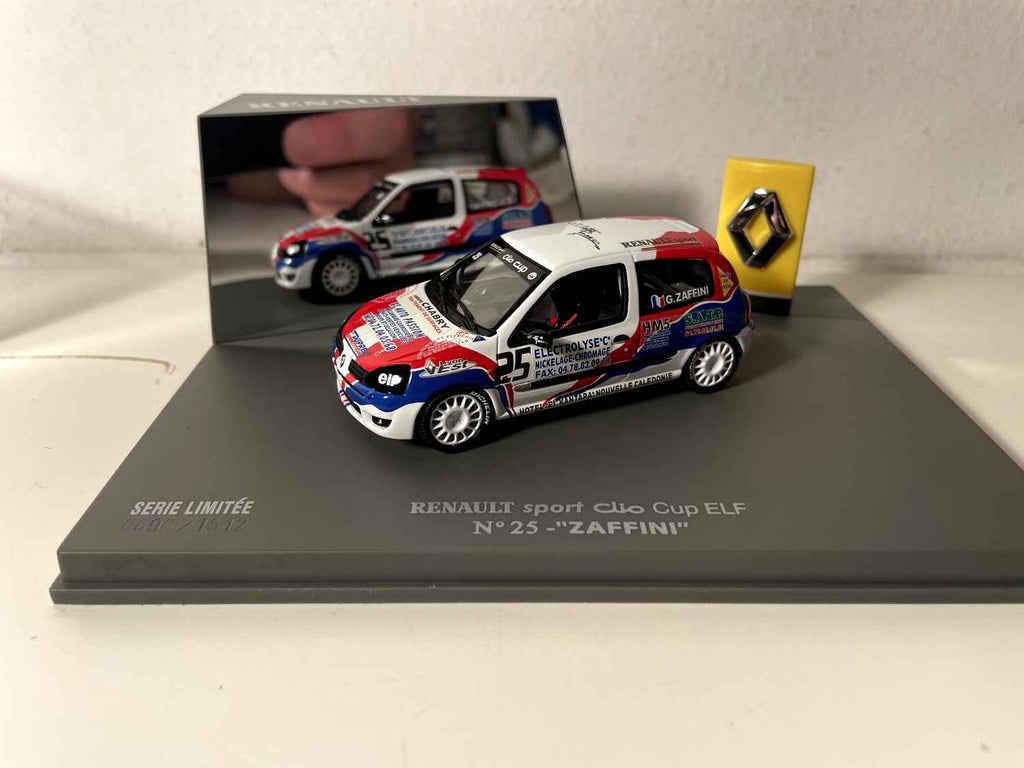 Renault Sport Clio Cup ELF blanche, bleue et rouge numéro 25 (coffret boite rectangle) - Universal Hobbies