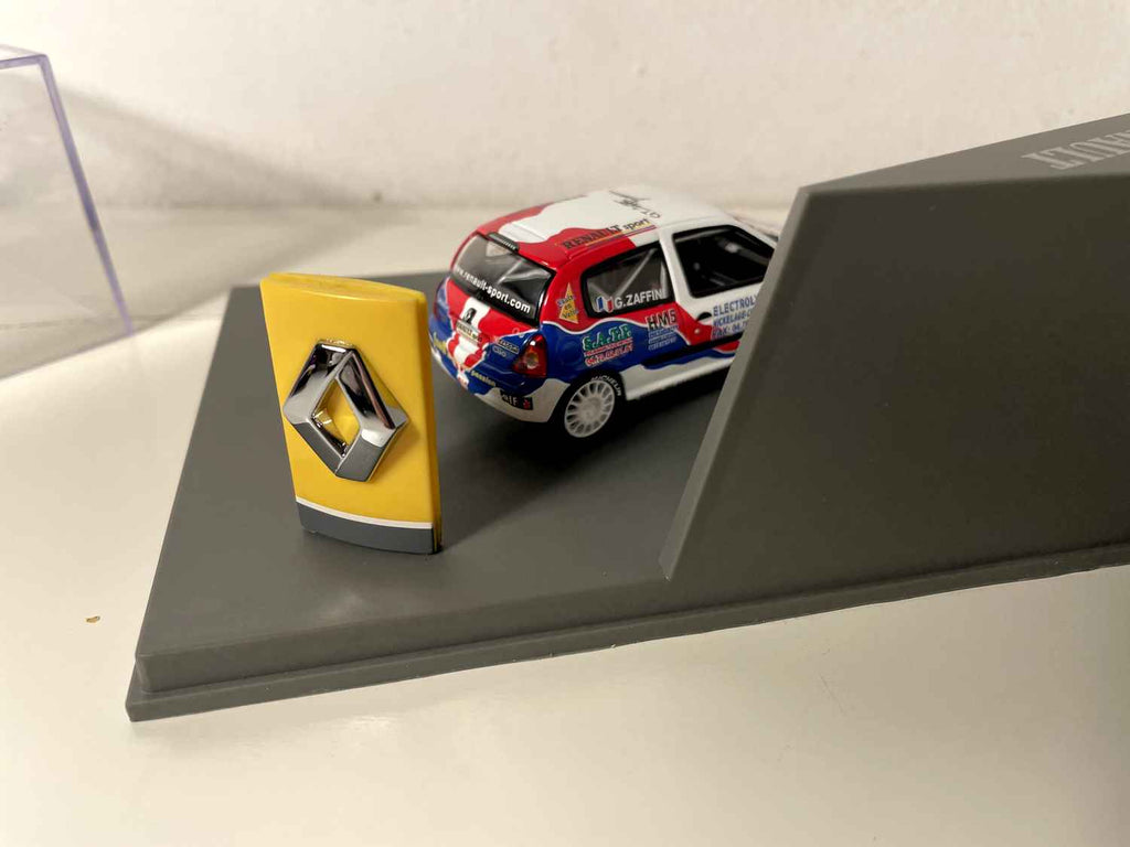 Renault Sport Clio Cup ELF blanche, bleue et rouge numéro 25 (coffret boite rectangle) - Universal Hobbies