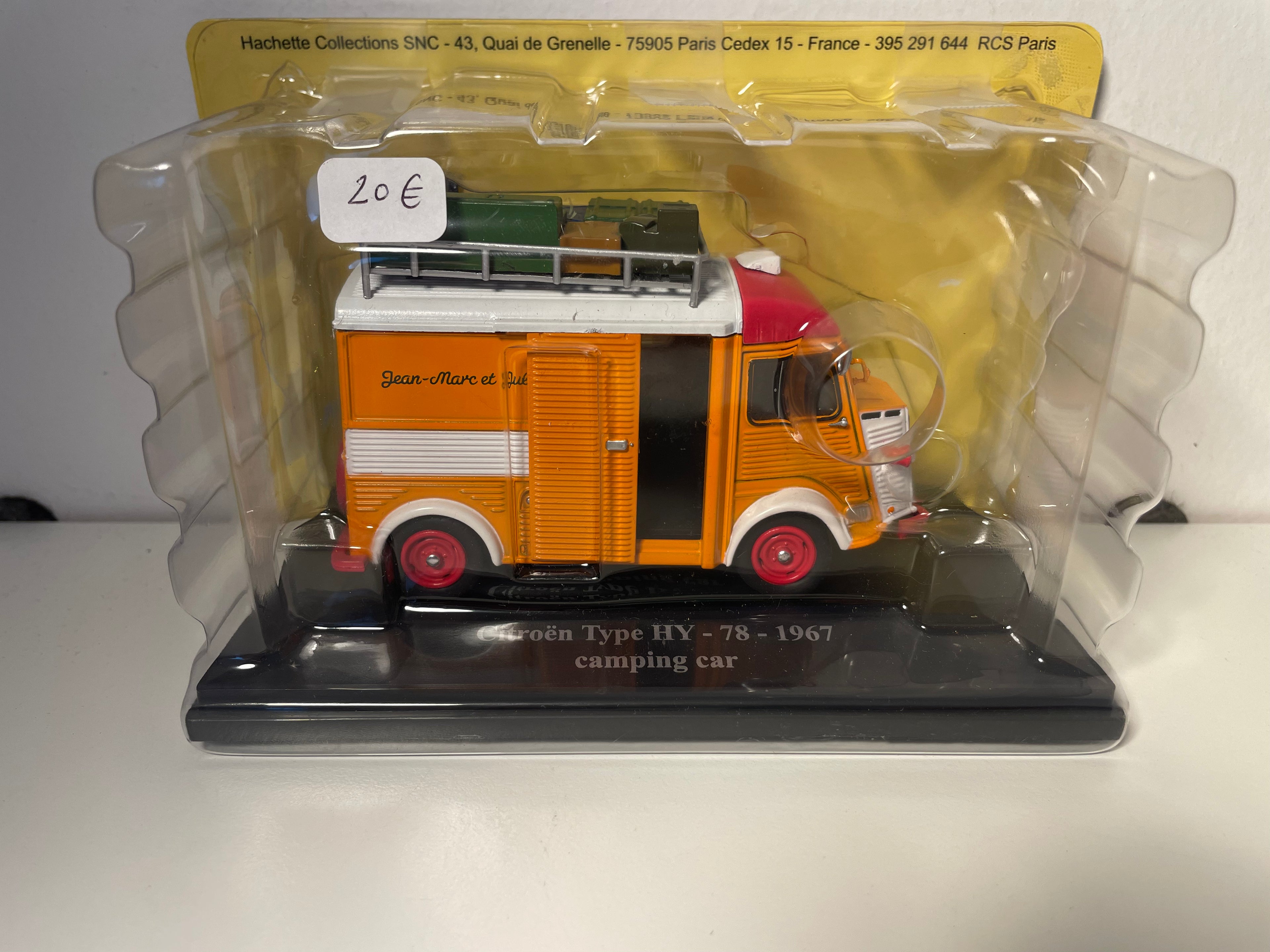 Autocaravana Citroën tipo HY-78 naranja y roja del año 1967