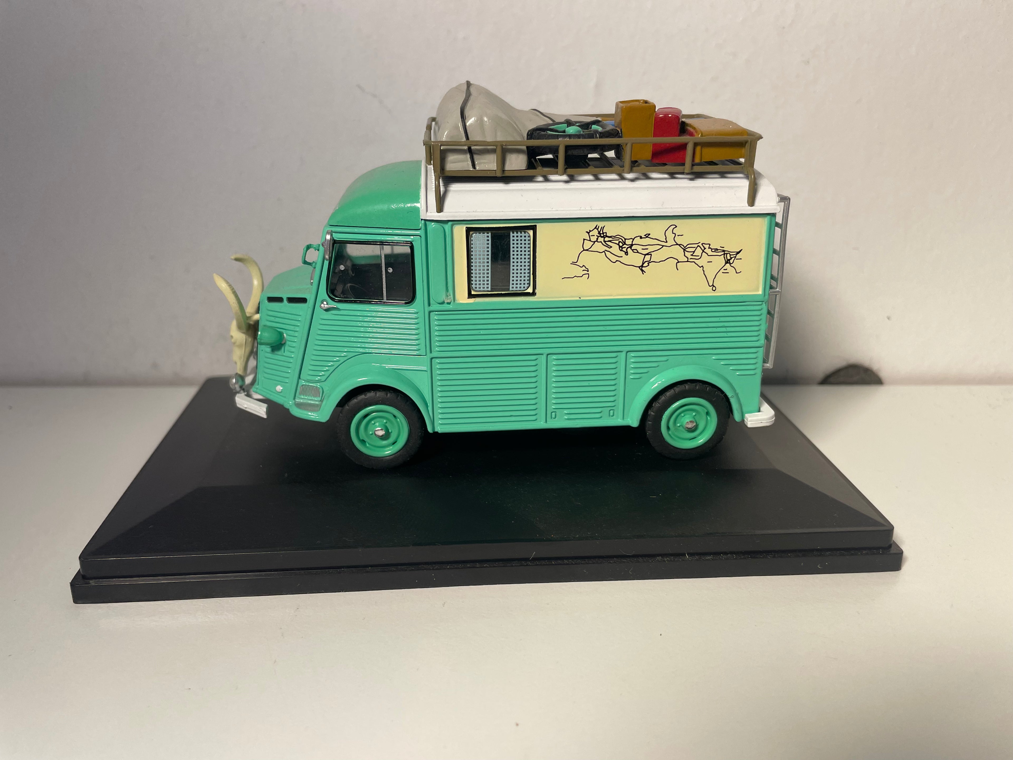 Citroën type HY-DI Perkins green from 1964 adventurers