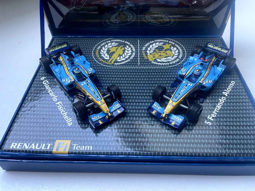 Renault F1 Team - zestaw pudełkowy z 2 samochodami Formuły 1 Renault z 2005 r., numer 5 (Alonso) i numer 6 (Fisichella)