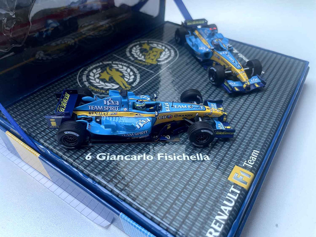 Renault F1 Team - zestaw pudełkowy z 2 samochodami Formuły 1 Renault z 2005 r., numer 5 (Alonso) i numer 6 (Fisichella)