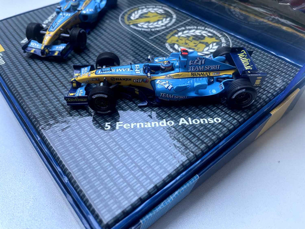 Renault F1 Team - zestaw pudełkowy z 2 samochodami Formuły 1 Renault z 2005 r., numer 5 (Alonso) i numer 6 (Fisichella)