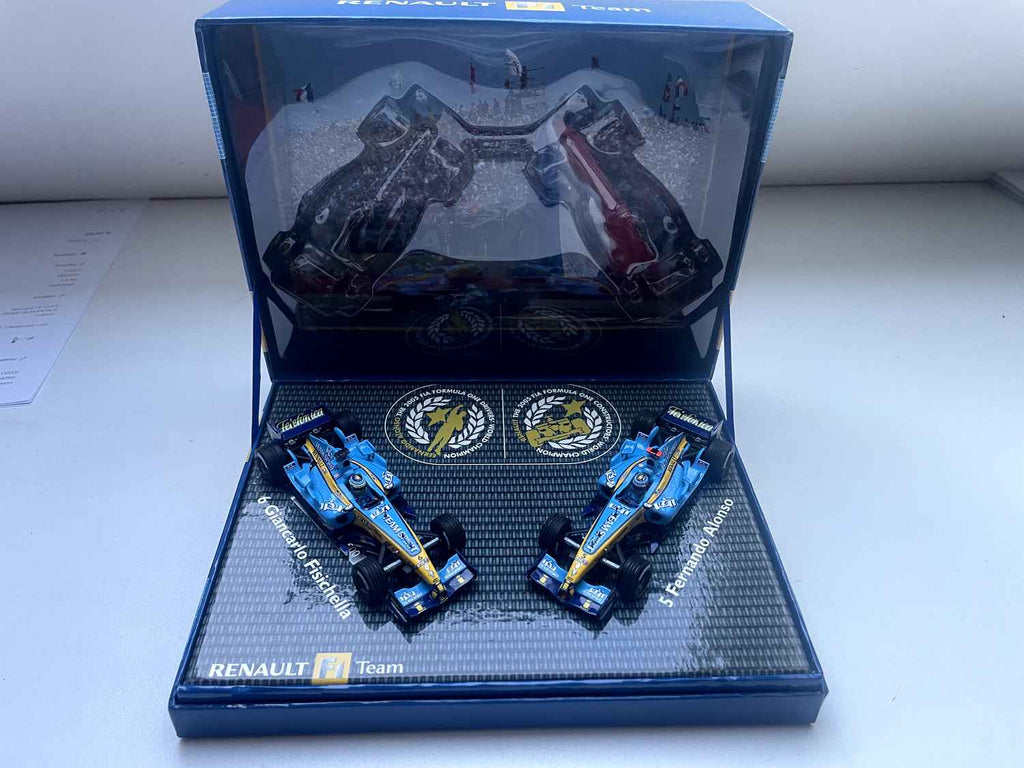 Renault F1 Team - zestaw pudełkowy z 2 samochodami Formuły 1 Renault z 2005 r., numer 5 (Alonso) i numer 6 (Fisichella)