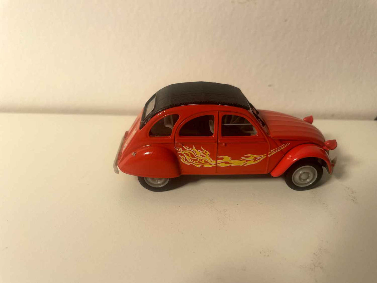 Citroën 2 CV 6 czerwony pomarańczowy z rysunkiem płomieni - Norev