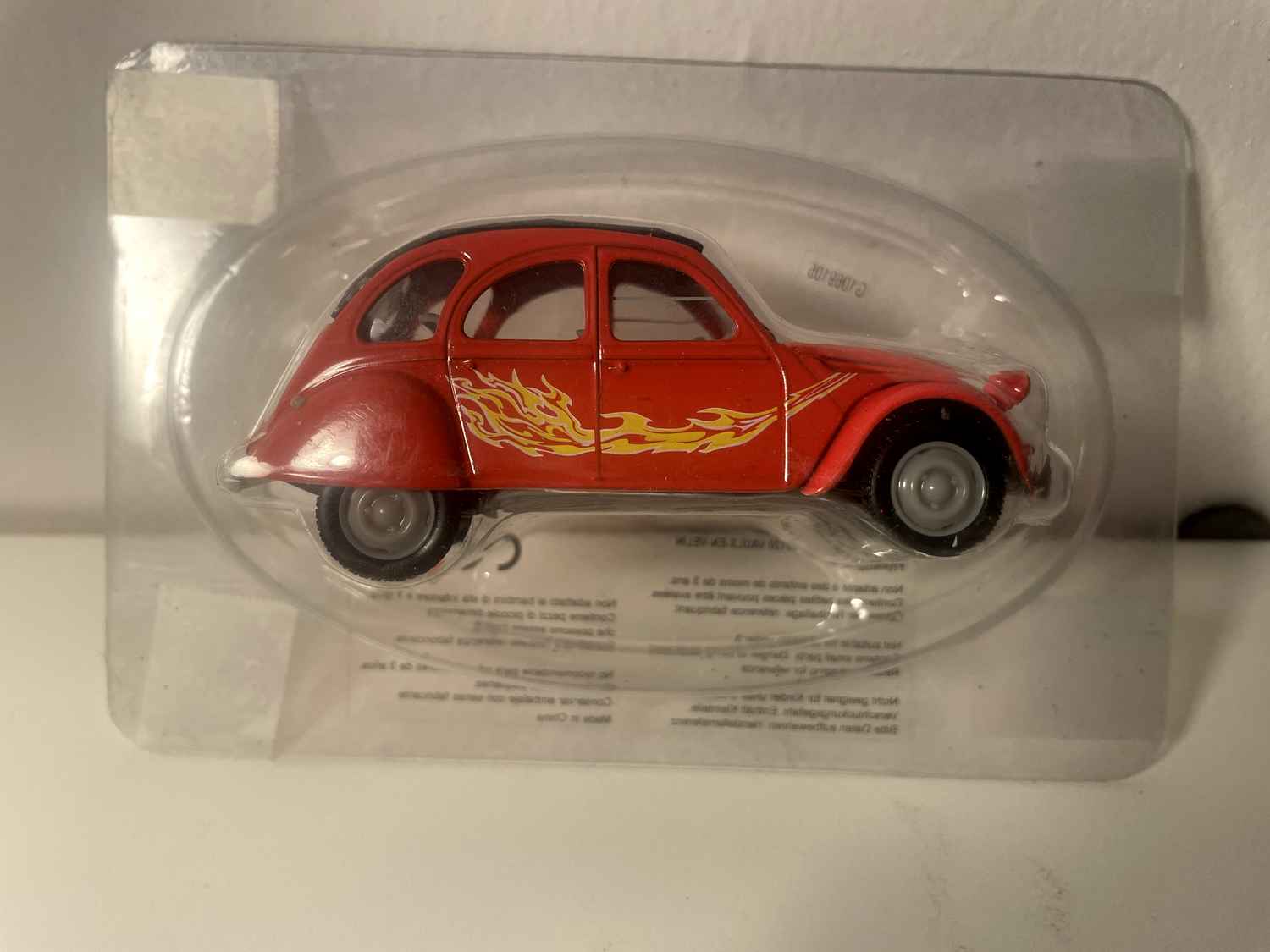 Citroën 2 CV 6 czerwony pomarańczowy z rysunkiem płomieni - Norev