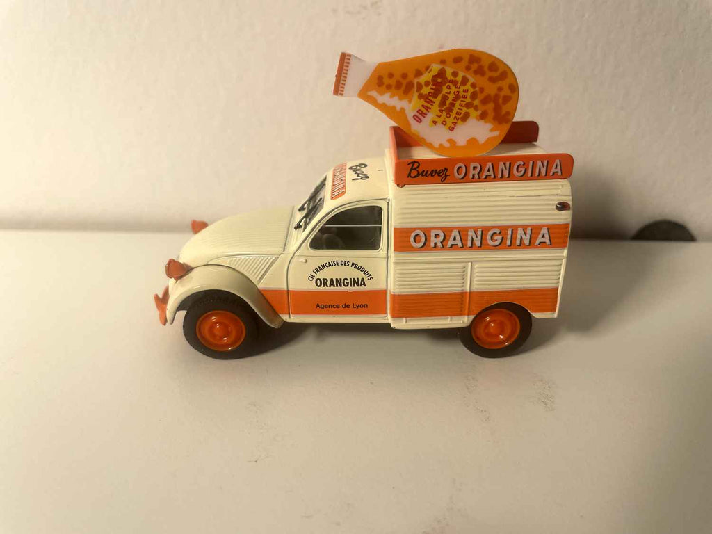 Citroën 2 CV AZU furgonetka pomarańczowa i kremowa z reklamą ORANGINA - Norev