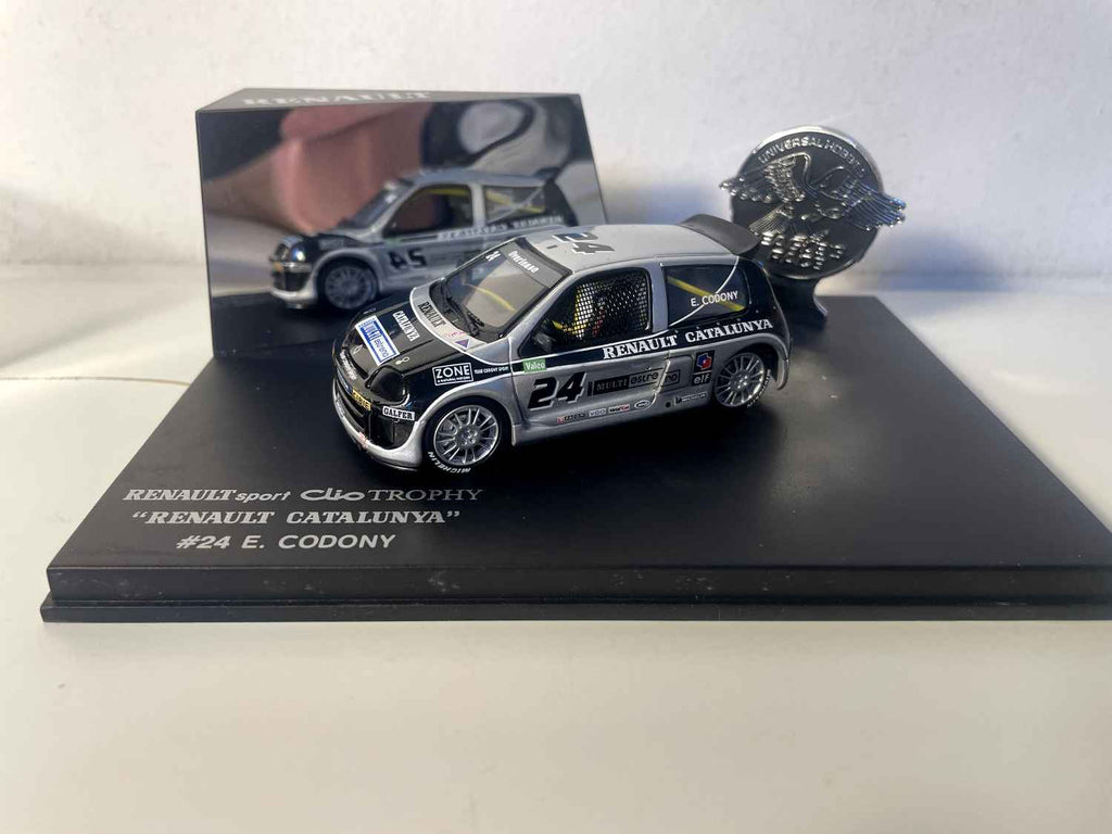 Renault Sport Clio Trophy "Renault Catalunya" gris y negro número 24 (caja rectangular) - EAGLE Collectibles por Universal Hobbies