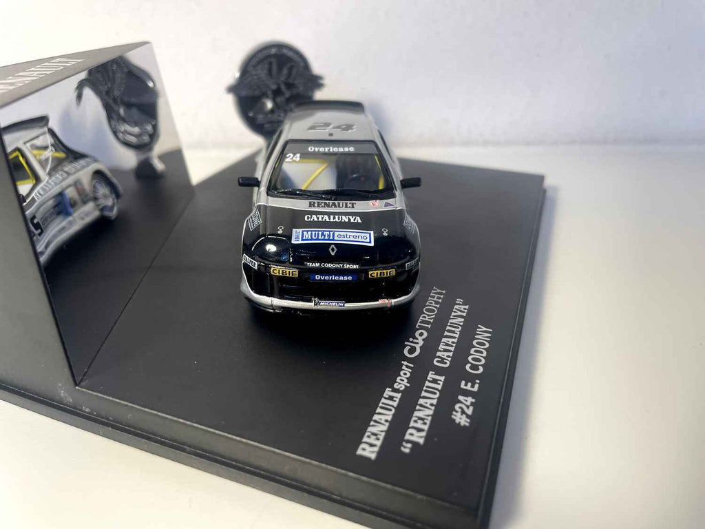 Renault Sport Clio Trophy "Renault Catalunya" gris y negro número 24 (caja rectangular) - EAGLE Collectibles por Universal Hobbies
