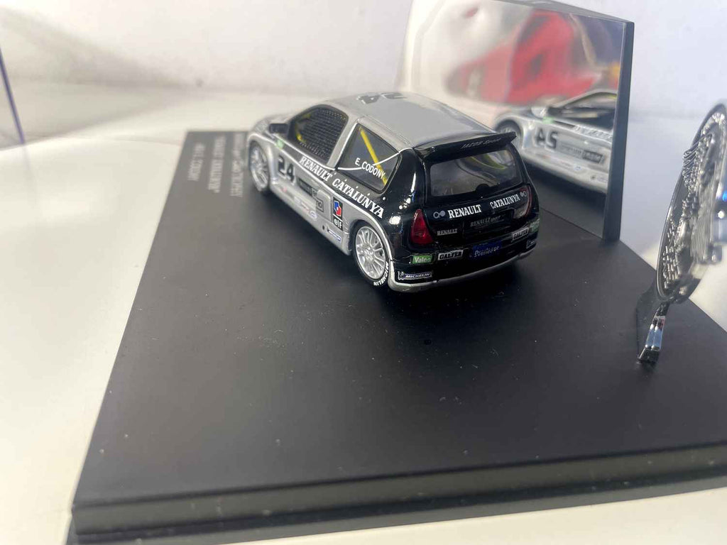 Renault Sport Clio Trophy "Renault Catalunya" gris y negro número 24 (caja rectangular) - EAGLE Collectibles por Universal Hobbies