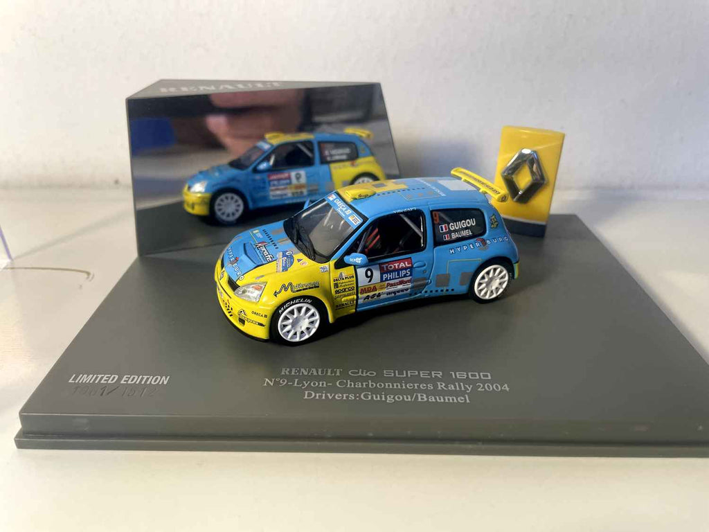Renault Clio Super 1600 blau und gelb Nummer 9 - Rallye Lyon - Charnonnières 2004 (Rechteckbox) - Universal Hobbies