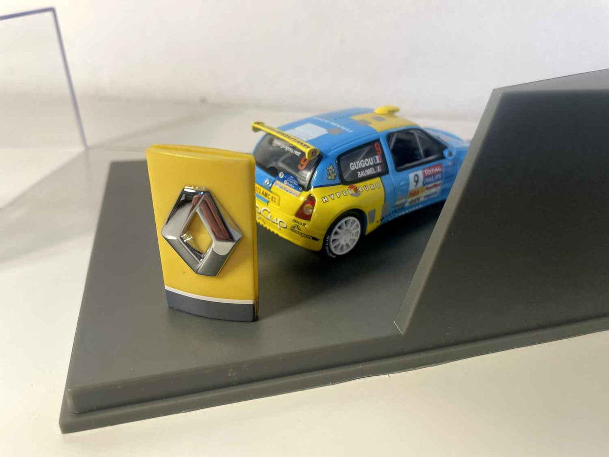 Renault Clio Super 1600 blau und gelb Nummer 9 - Rallye Lyon - Charnonnières 2004 (Rechteckbox) - Universal Hobbies