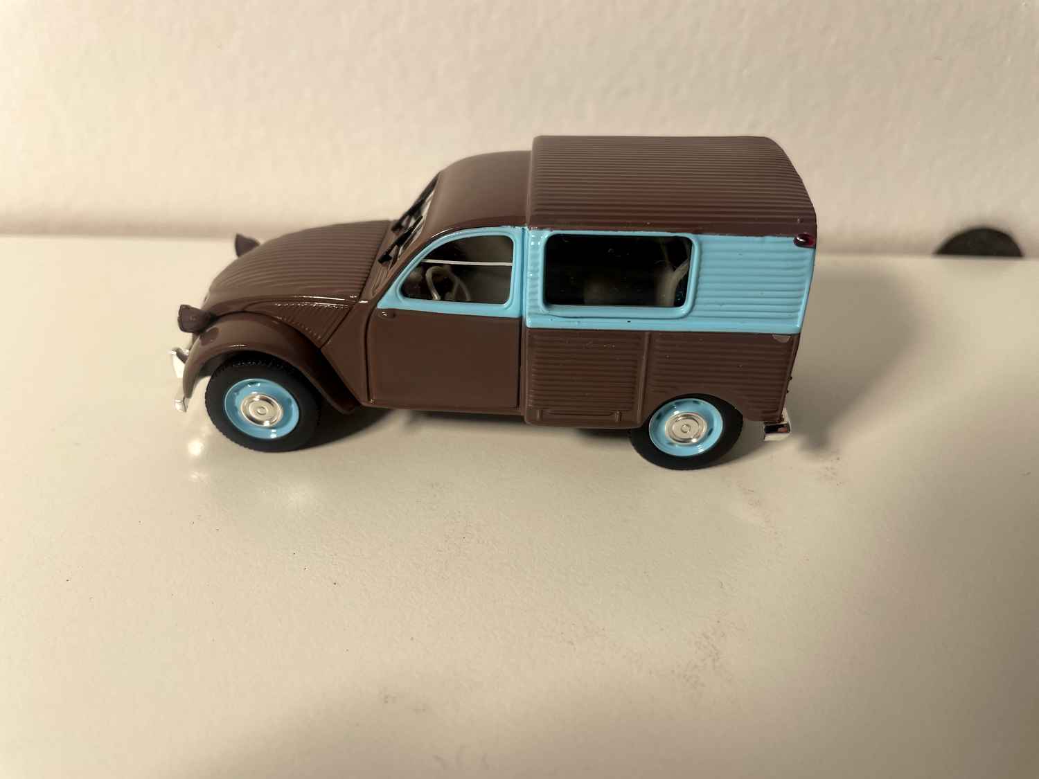 Citroën 2 CV AZUL furgonetka dwukolorowa (niebieska i brązowa) - Norev