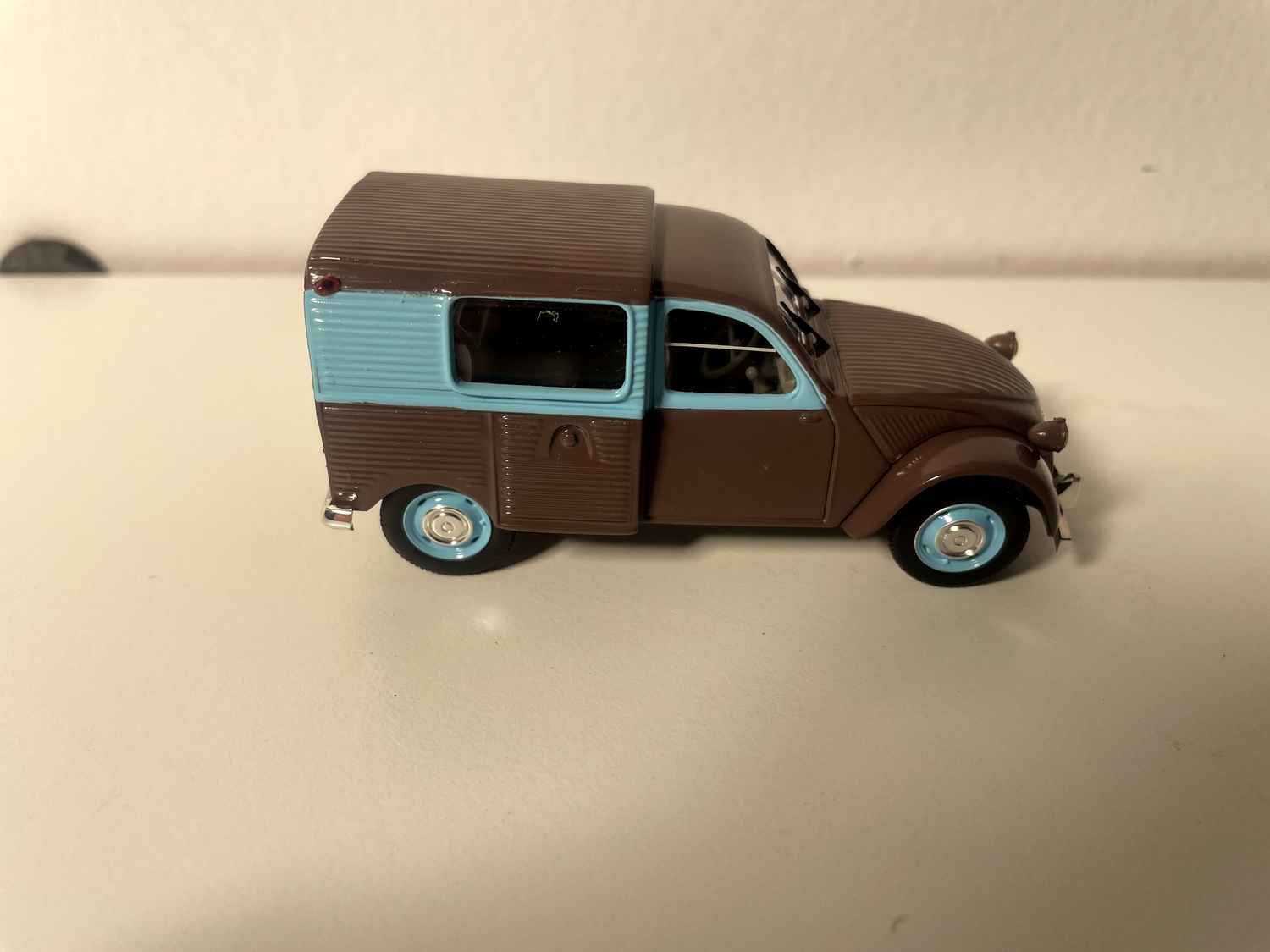 Citroën 2 CV AZUL furgonetka dwukolorowa (niebieska i brązowa) - Norev