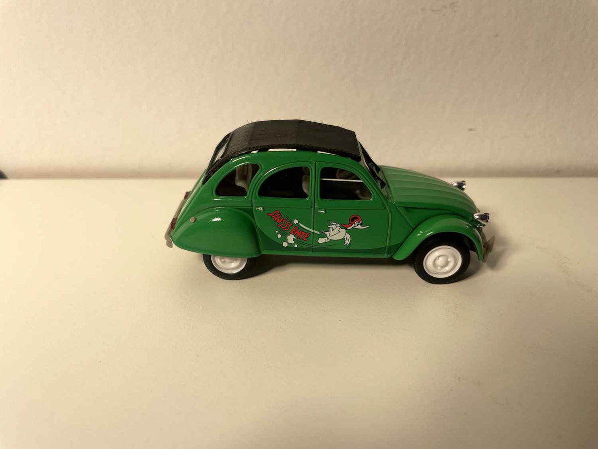 Citroën 2 CV 6 verde com teto preto (com um desenho de pato? nas portas) - Norev
