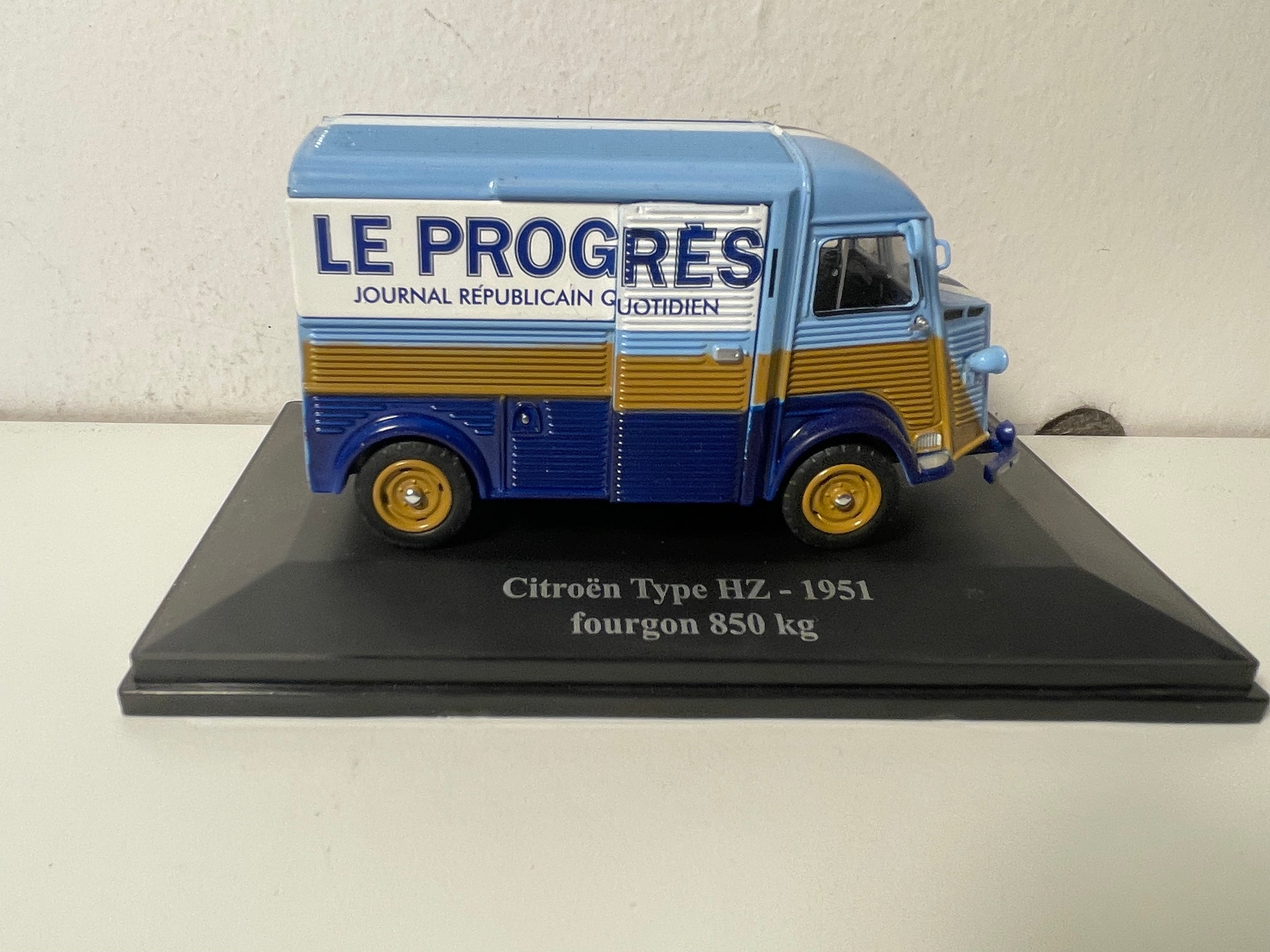 Citroën tipo HZ del 1951 furgoneta 850 kg periódico LE PROGRES